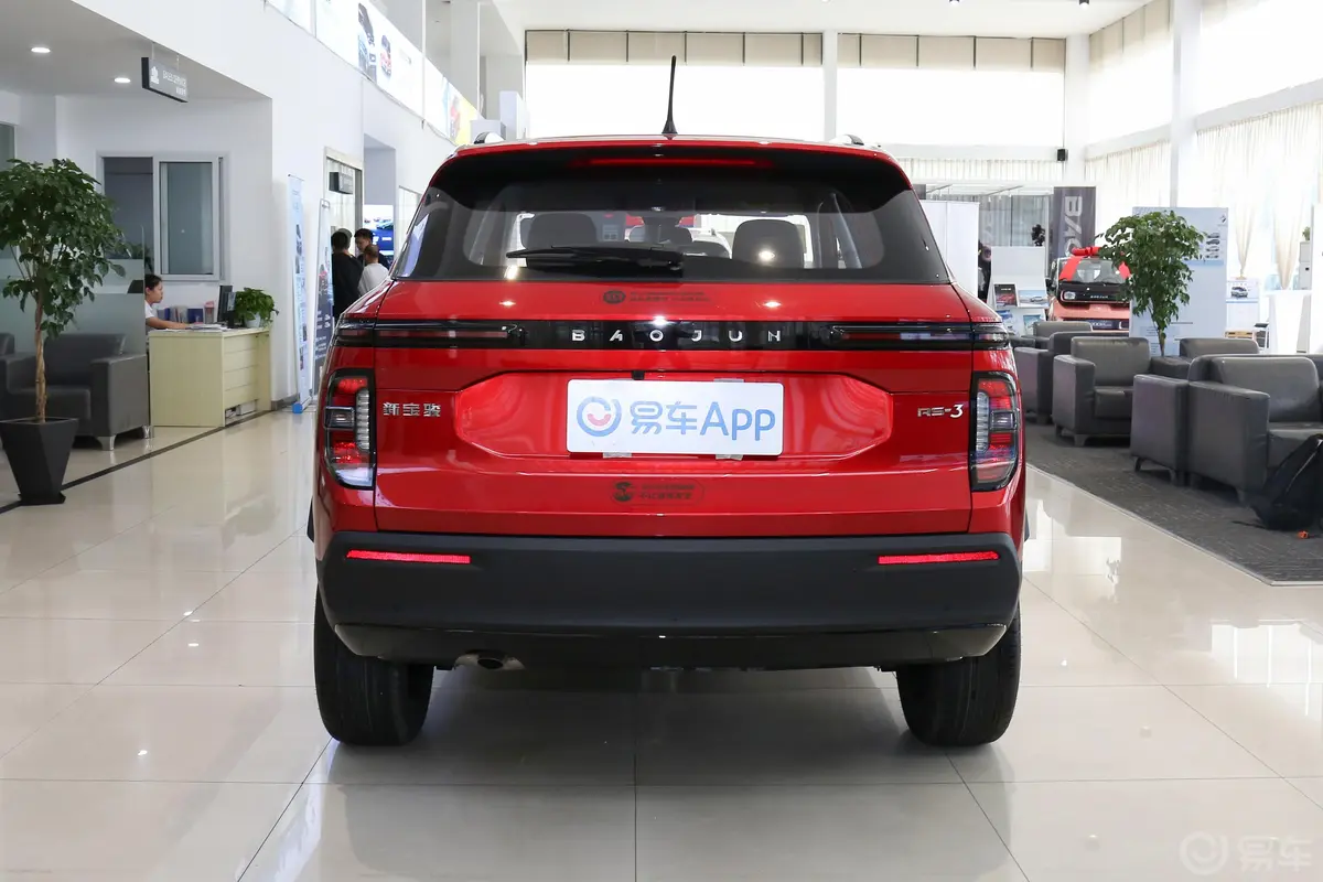 宝骏RS-31.5T CVT 智能精英型正后水平