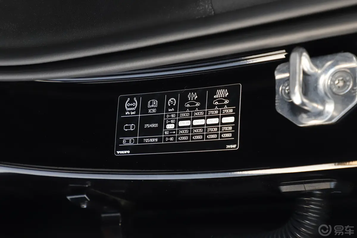 沃尔沃XC90改款 T6 智逸豪华版 7座胎压信息铭牌
