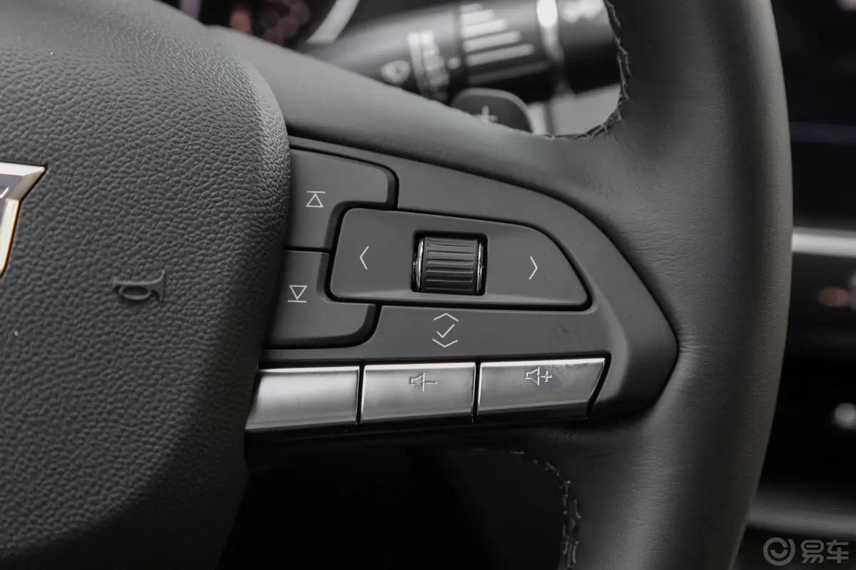 凯迪拉克CT5改款 28T 时尚运动型右侧方向盘功能按键