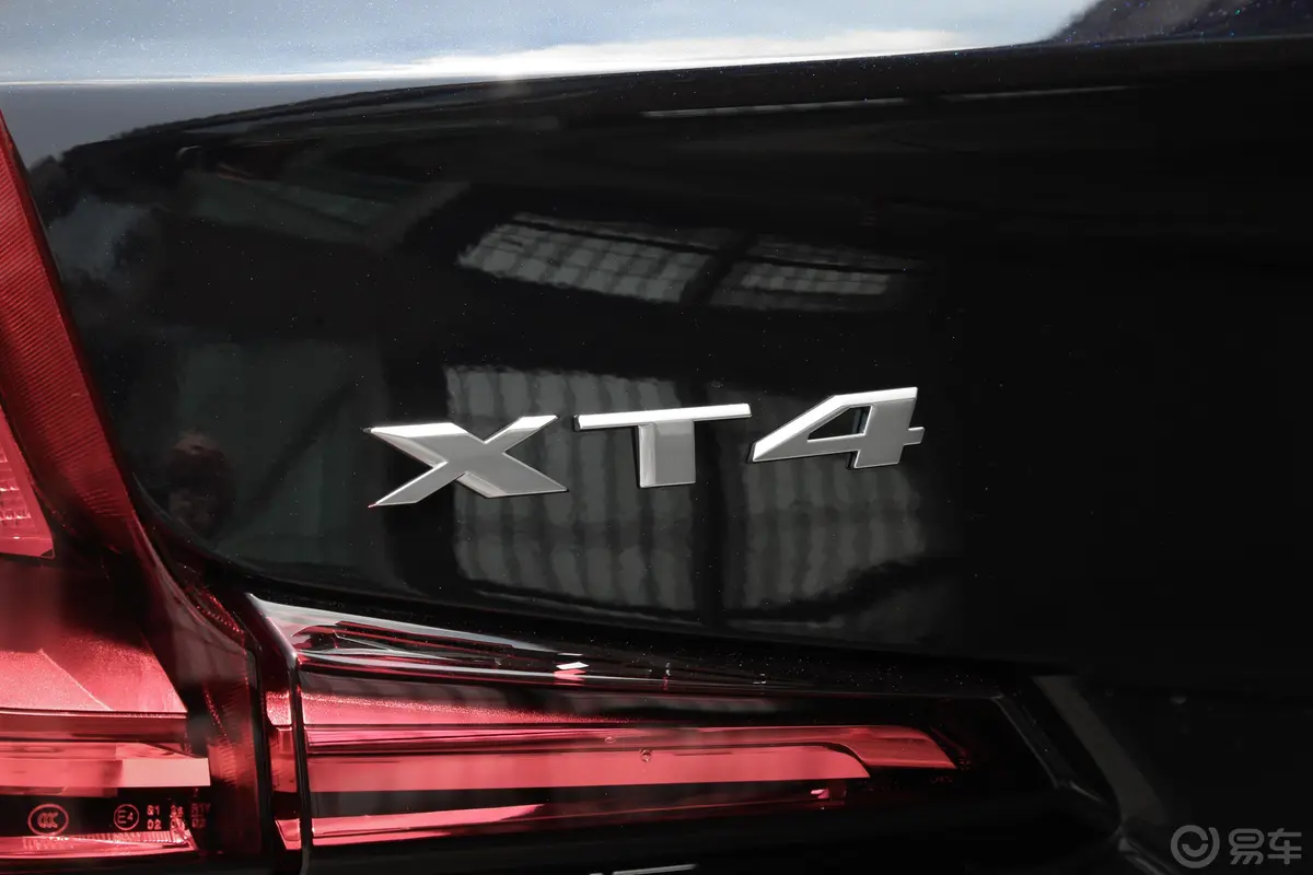 凯迪拉克XT4改款 28T 两驱 领先运动型外观
