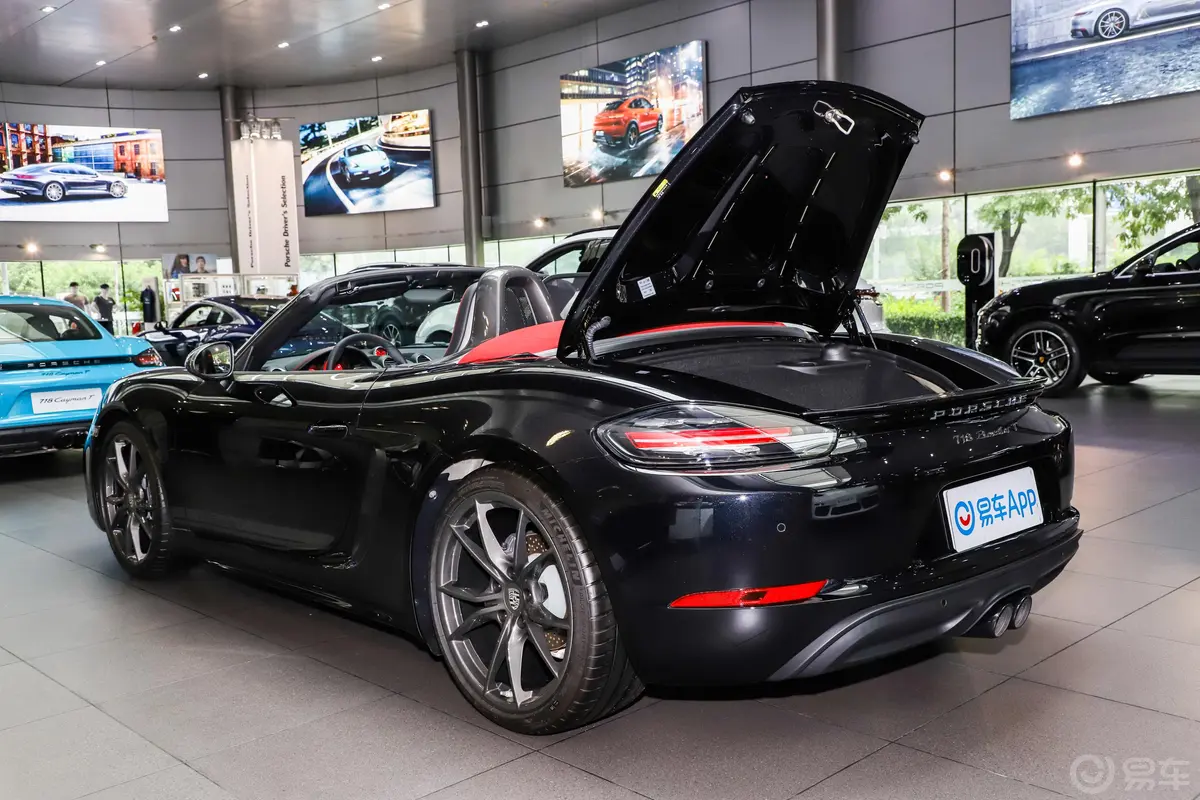 保时捷718Boxster T 2.0T空间