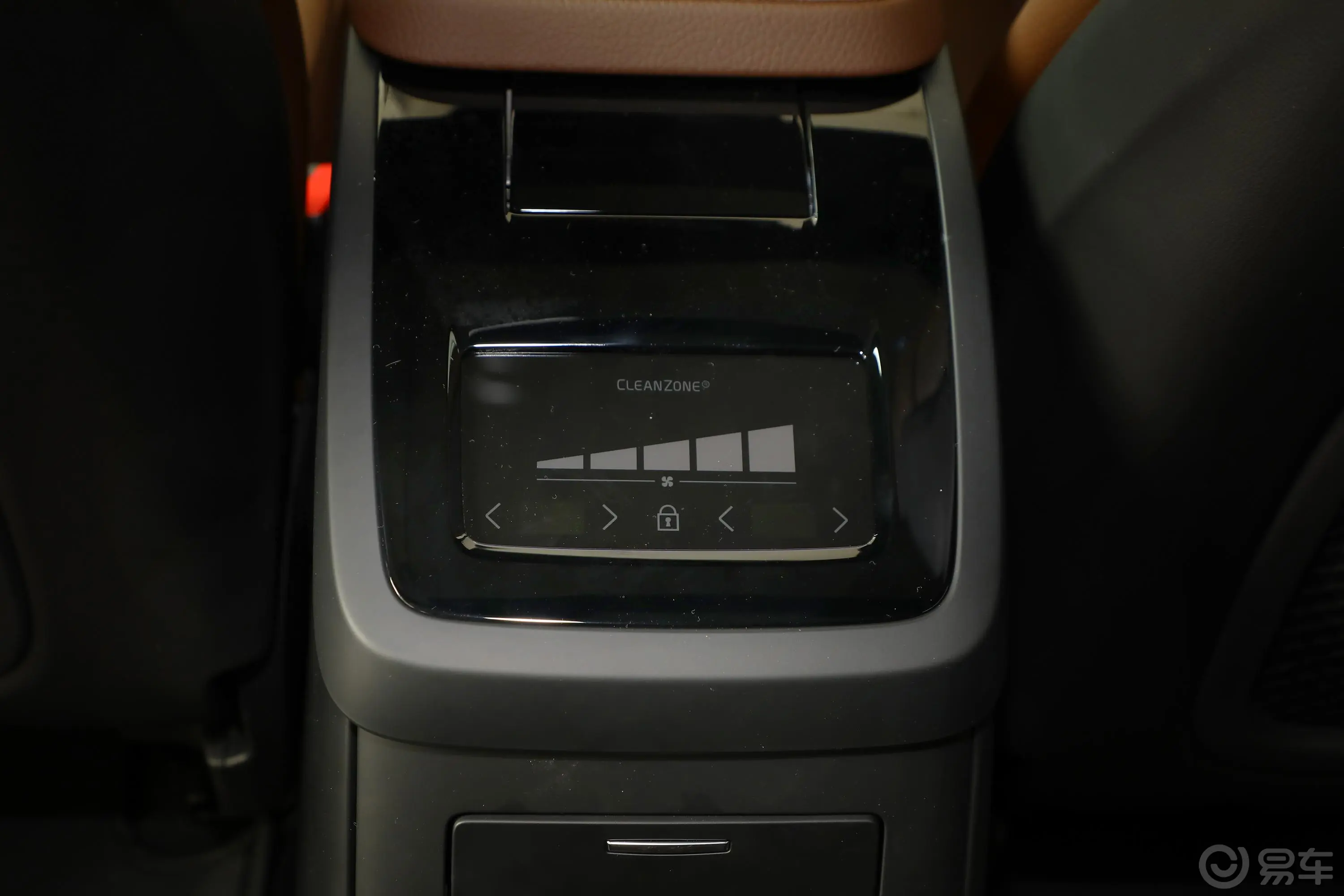 沃尔沃S90新能源T8 智雅豪华版空间