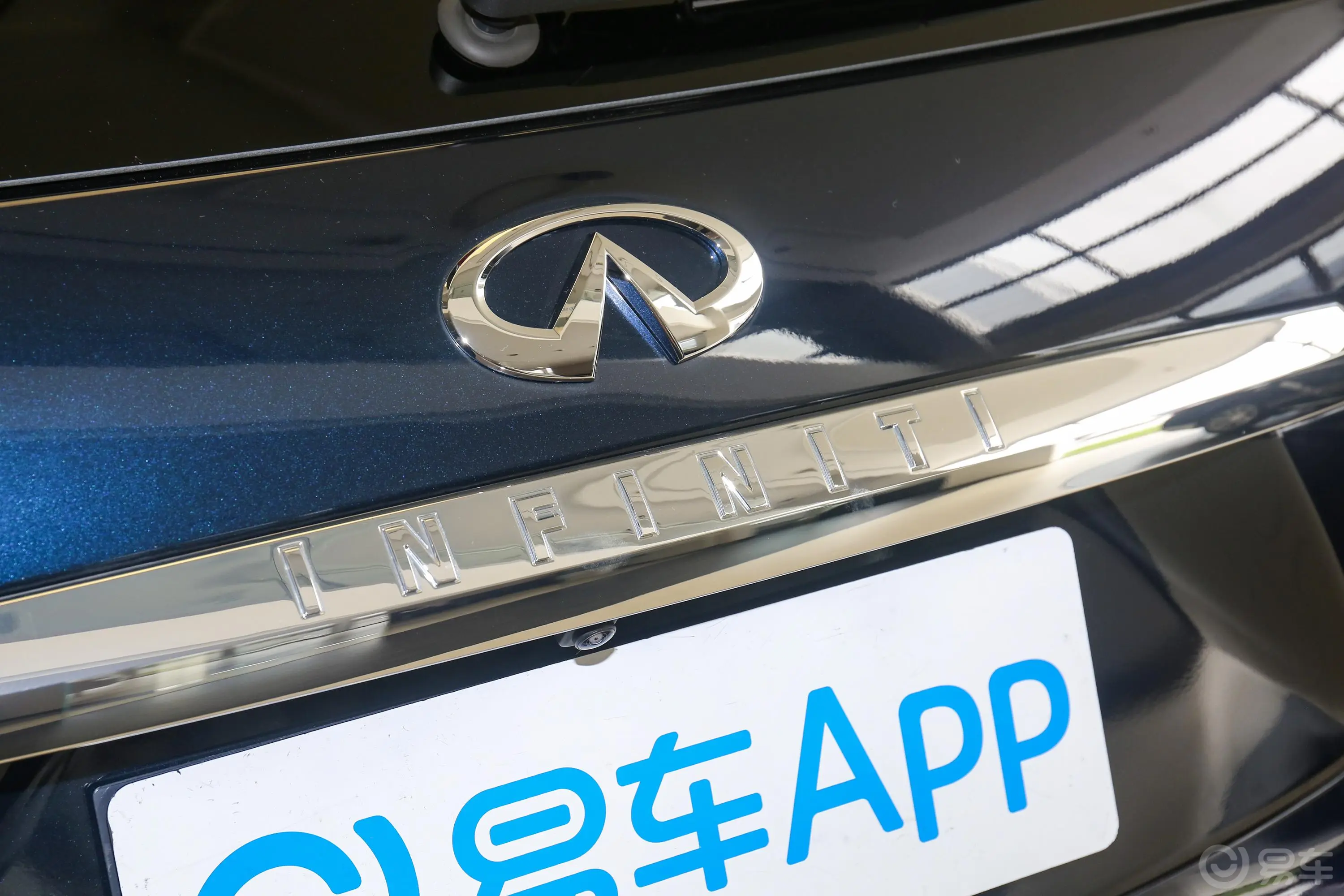 英菲尼迪QX60(进口)2.5 S/C Hybrid 四驱 全能版外观