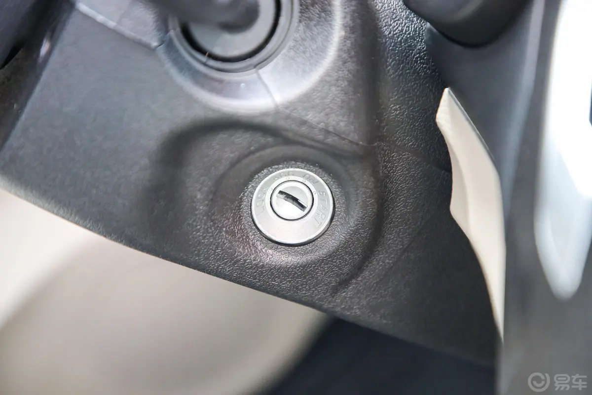 新豹T3载货汽车N1 1.2L 双排单后轮 舒适版(4.99米)SC1031TMS6B1 汽油 国Ⅵ钥匙孔或一键启动按键