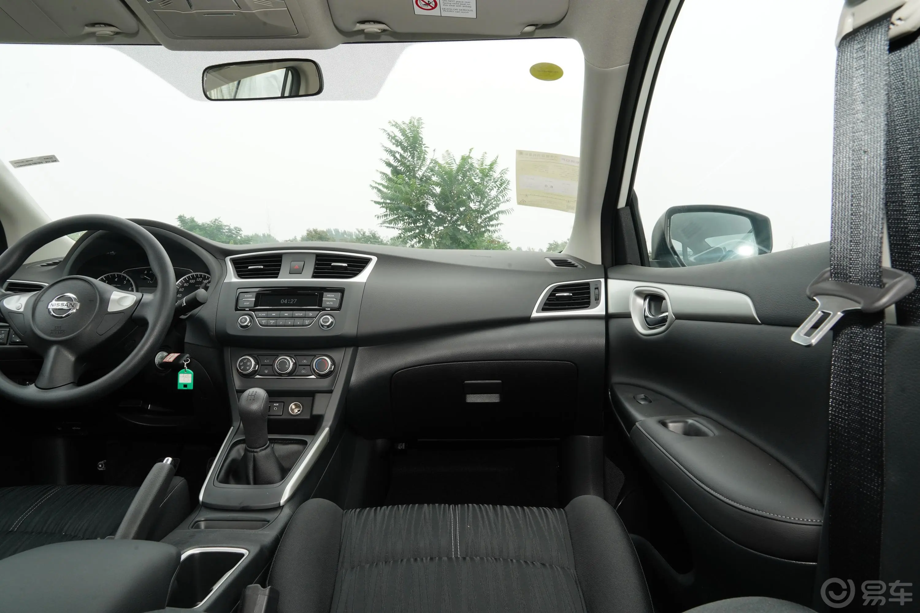 轩逸经典 1.6XE 手动 舒适版副驾驶位区域