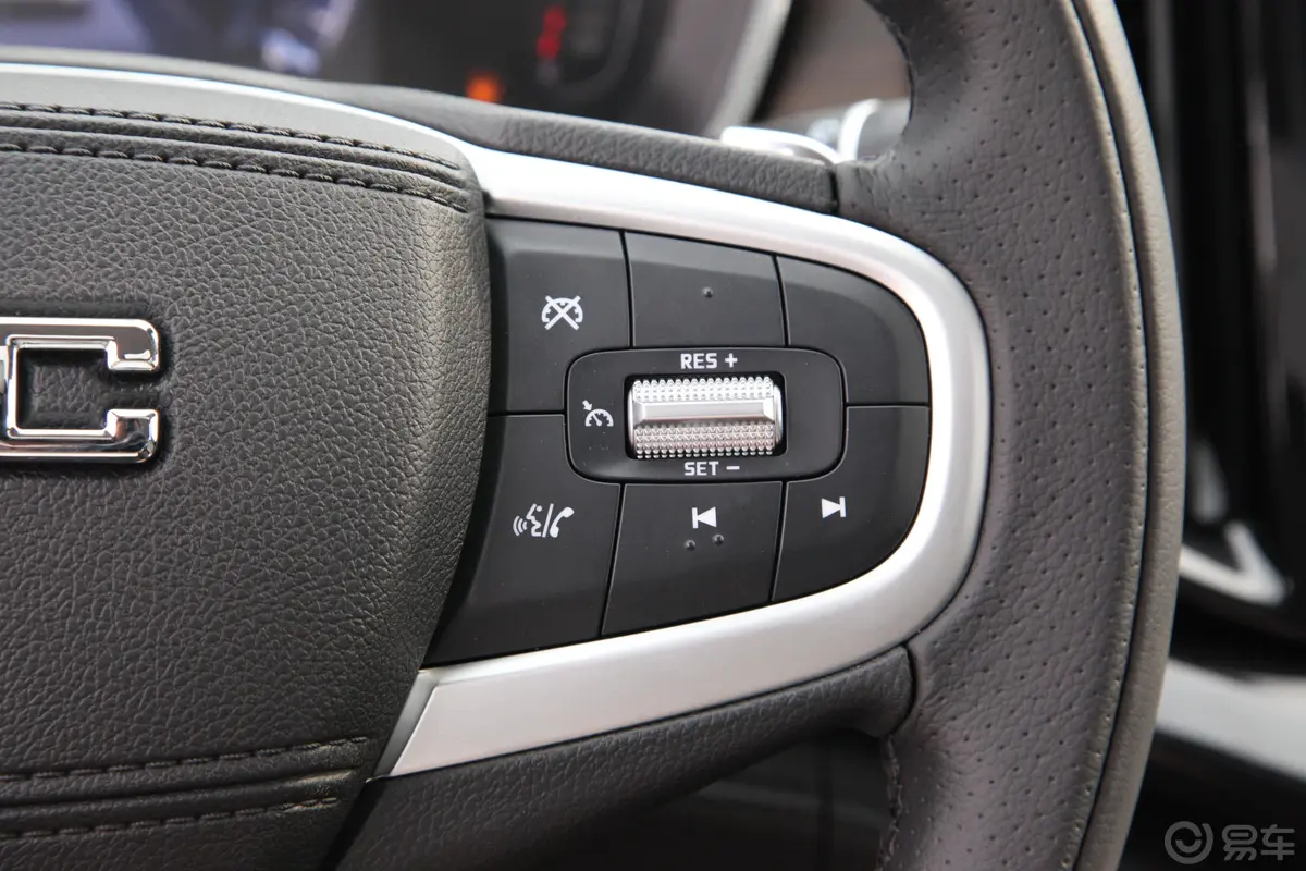 驭胜S3502.0T 手自一体 四驱 舒适版 5座 汽油 国VI右侧方向盘功能按键