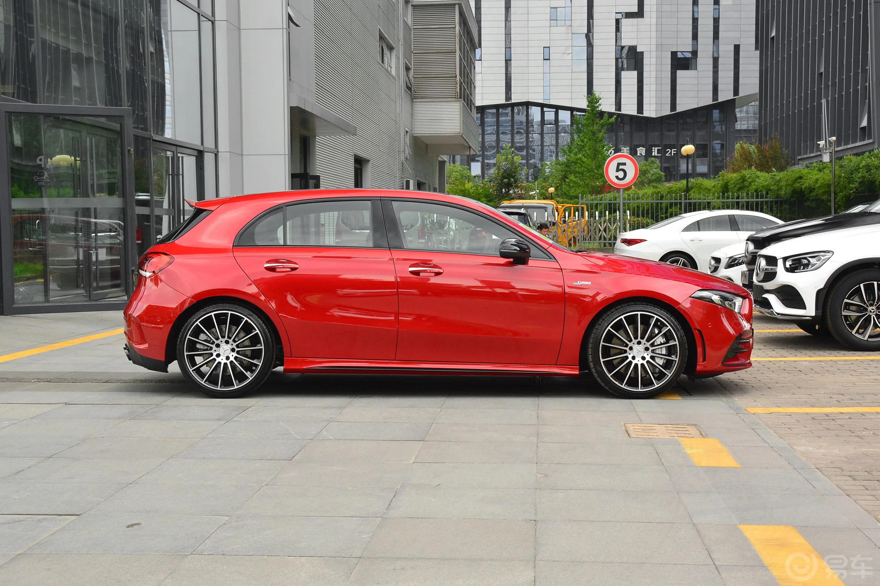 奔驰A级 AMG(进口)AMG A 35 4MATIC 先型特别版外观