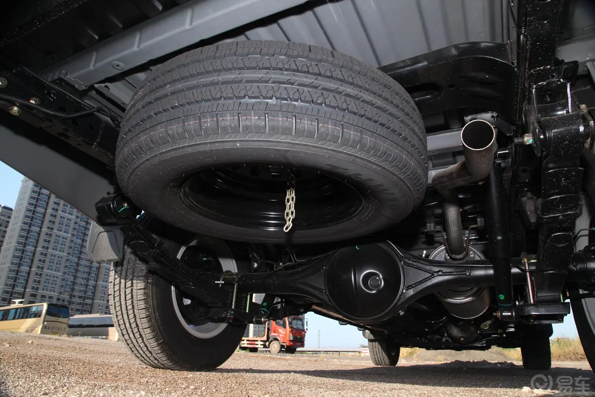 宝典2.5T 手动 两驱 长轴舒享版 柴油备胎
