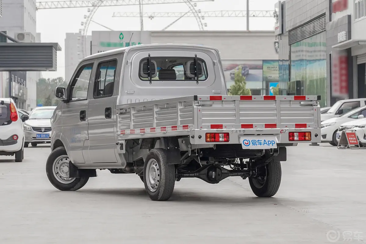 东风小康C321.6L 标准型SFG16侧后45度车头向左水平