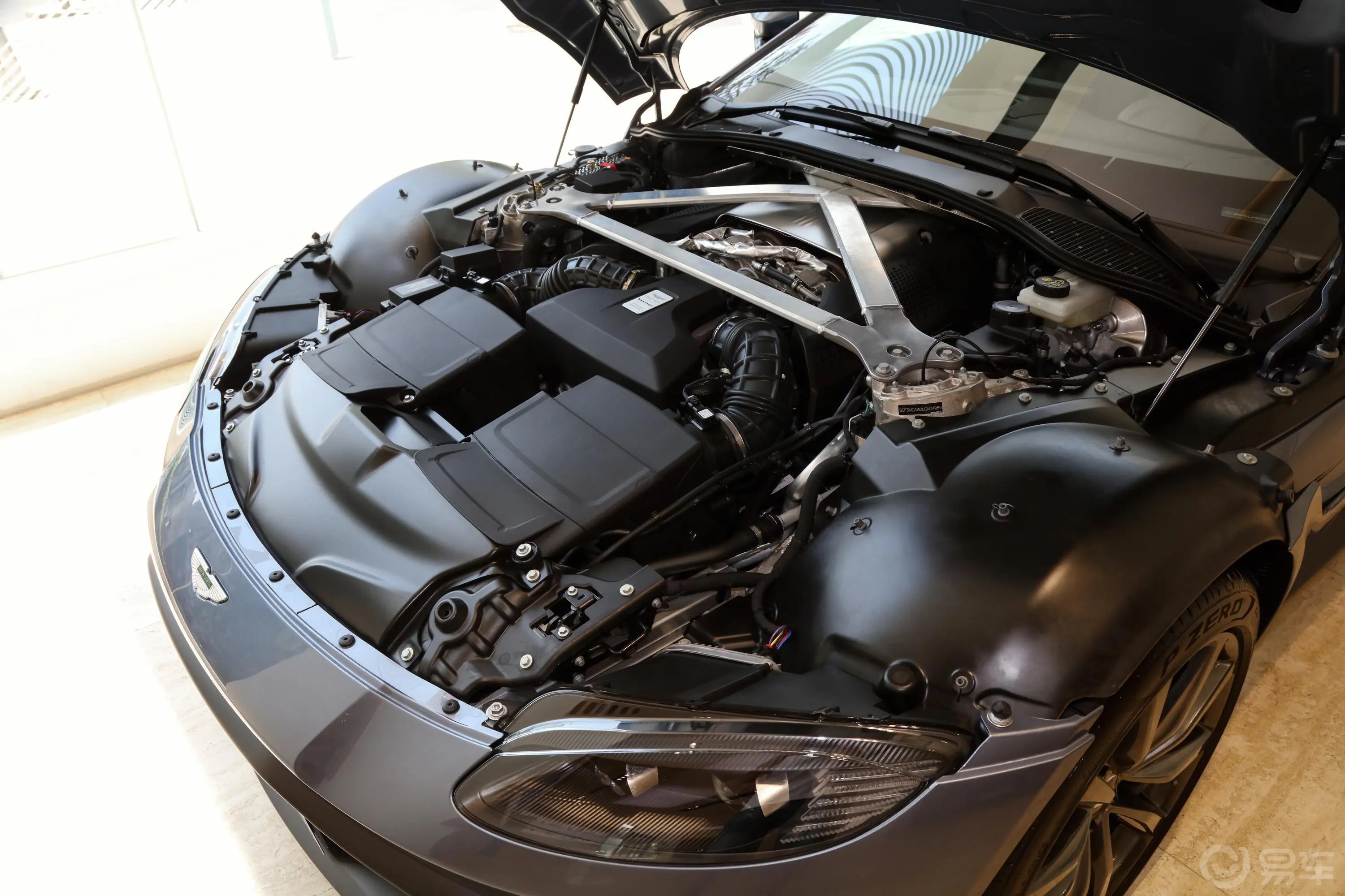 V8 Vantage4.0T V8 Coupe外观