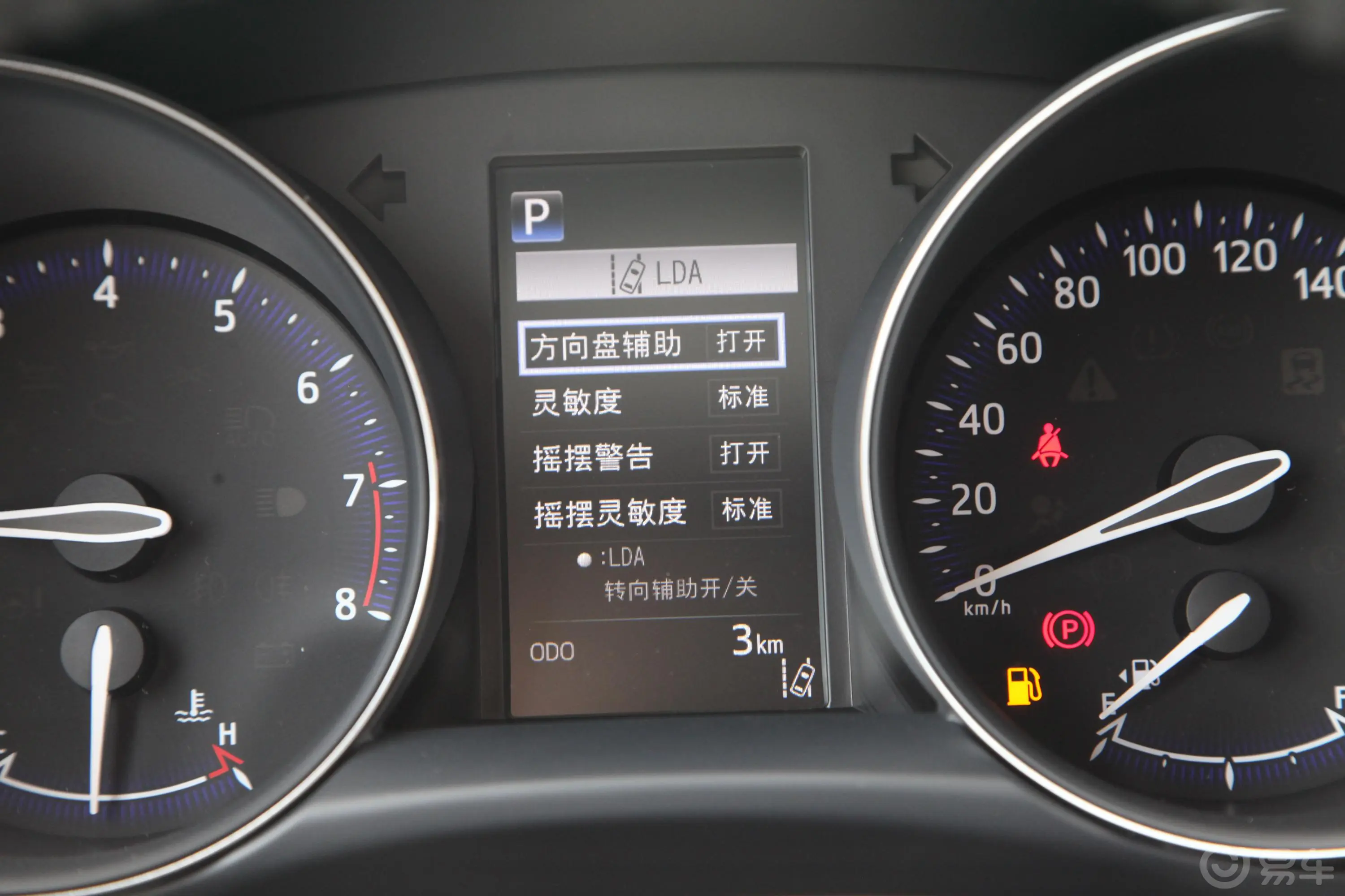 奕泽2.0L CVT 奕驰SPORT内饰