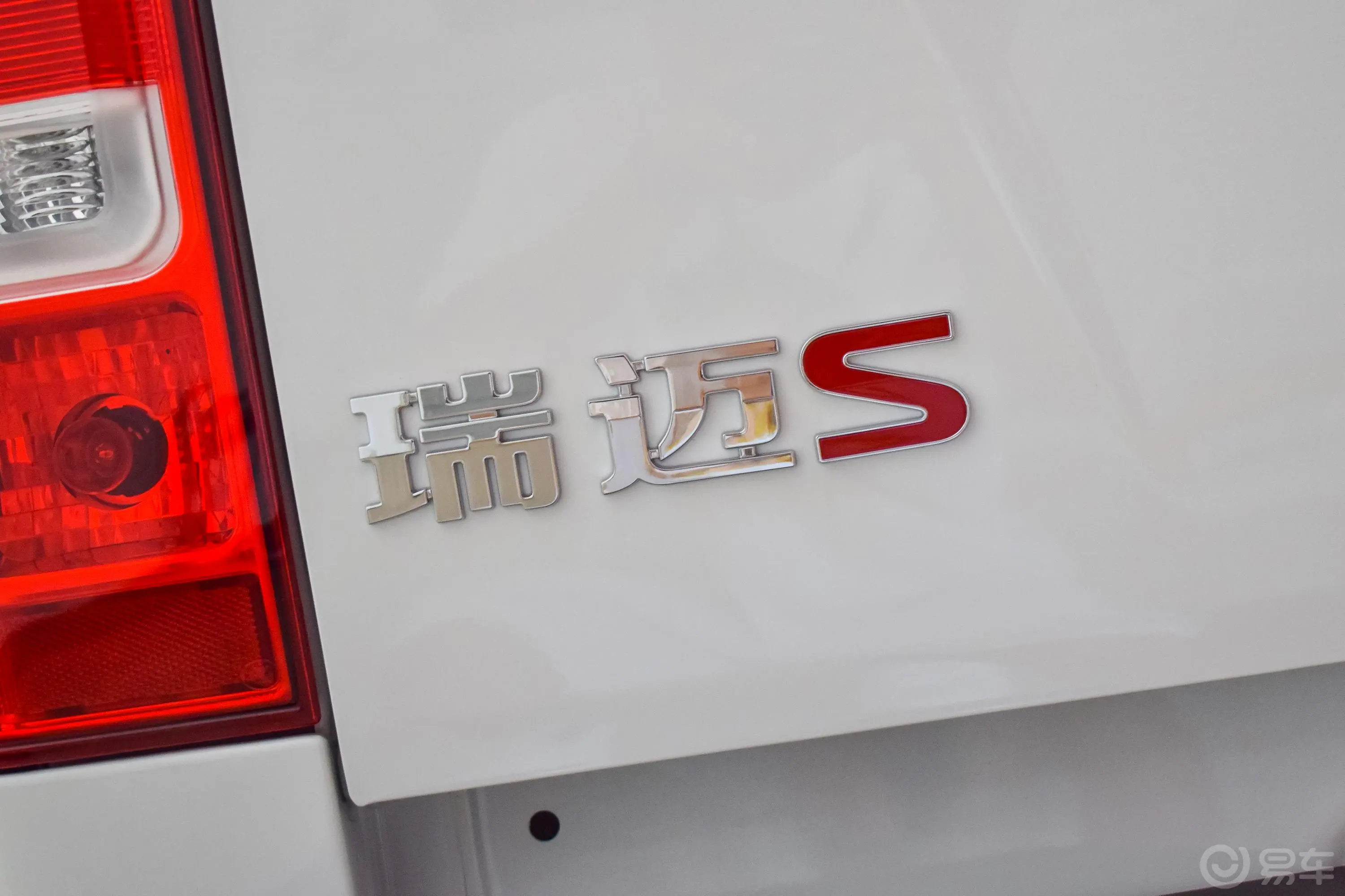 瑞迈S标轴版 2.5T 手动 四驱 旗舰版 柴油 国VI外观细节