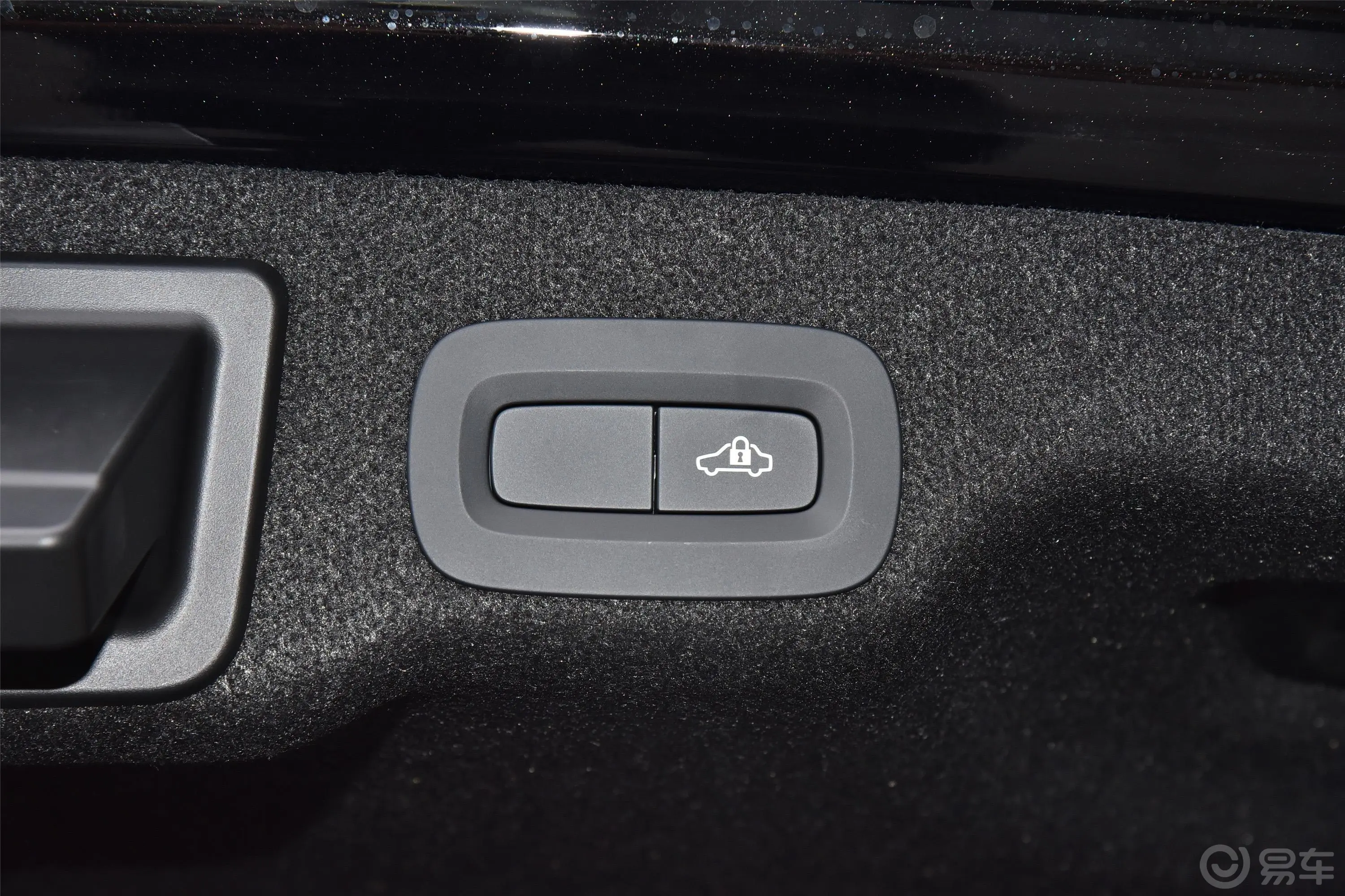 沃尔沃S90 RECHARGET8 智逸豪华版电动尾门按键（手动扶手）