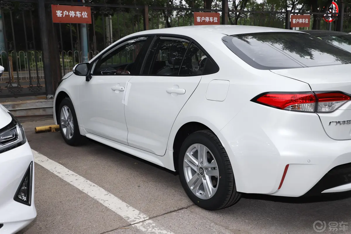 雷凌185T CVT 尊享版外观