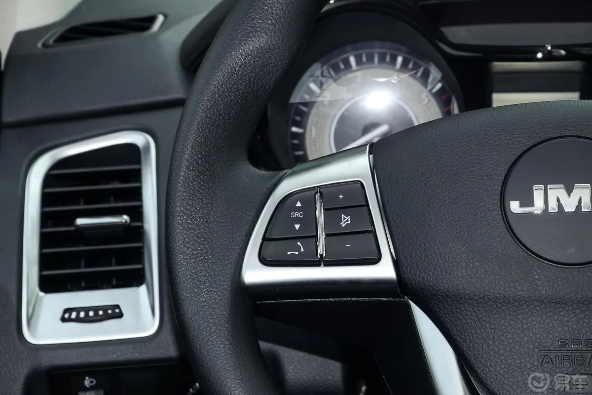 宝典1.8T 手动 四驱 标轴舒享版 汽油左侧方向盘功能按键