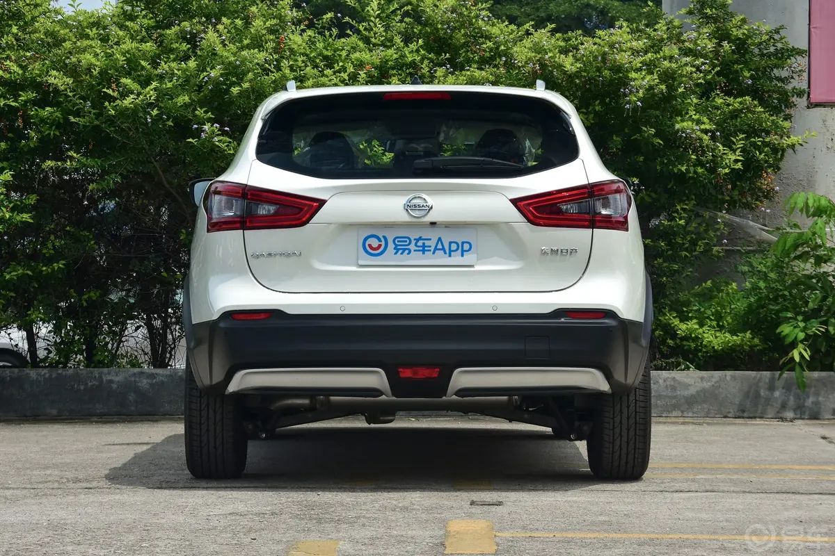 逍客2.0L CVT 旗舰版正后水平