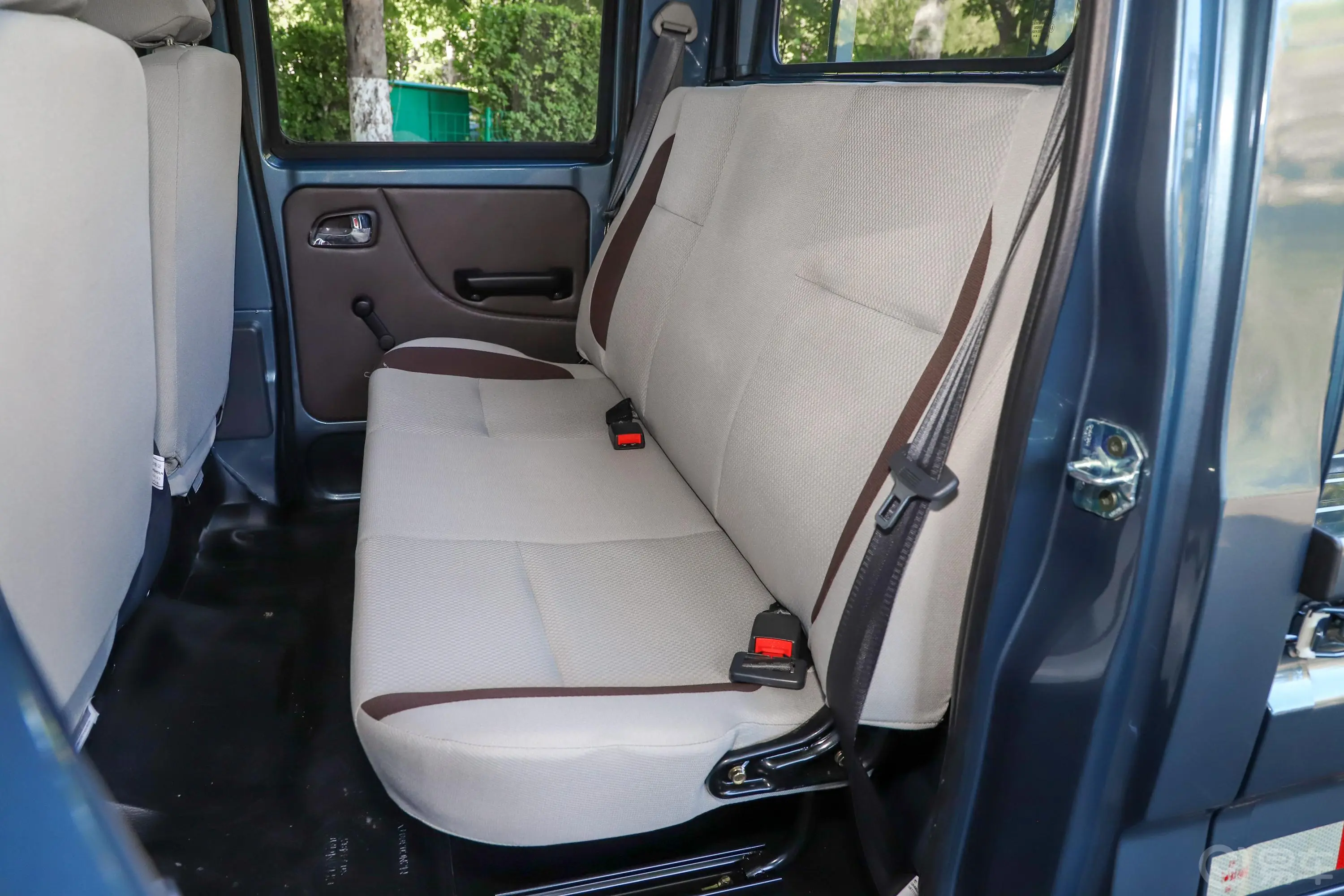 长安星卡1.5L 双排 货柜车基本型 国VI后排座椅