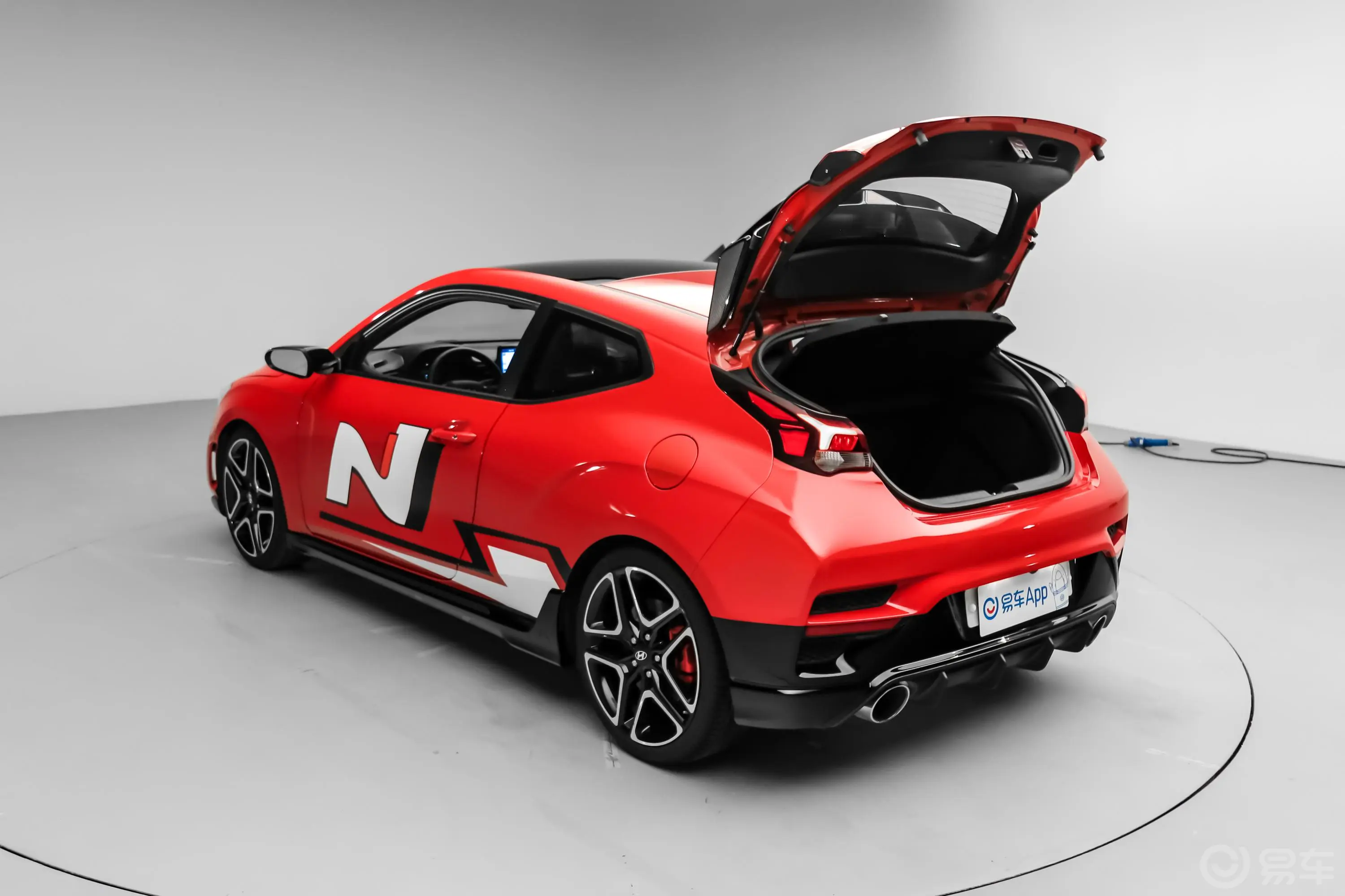 Veloster飞思Veloster N后备厢开启45度侧拍