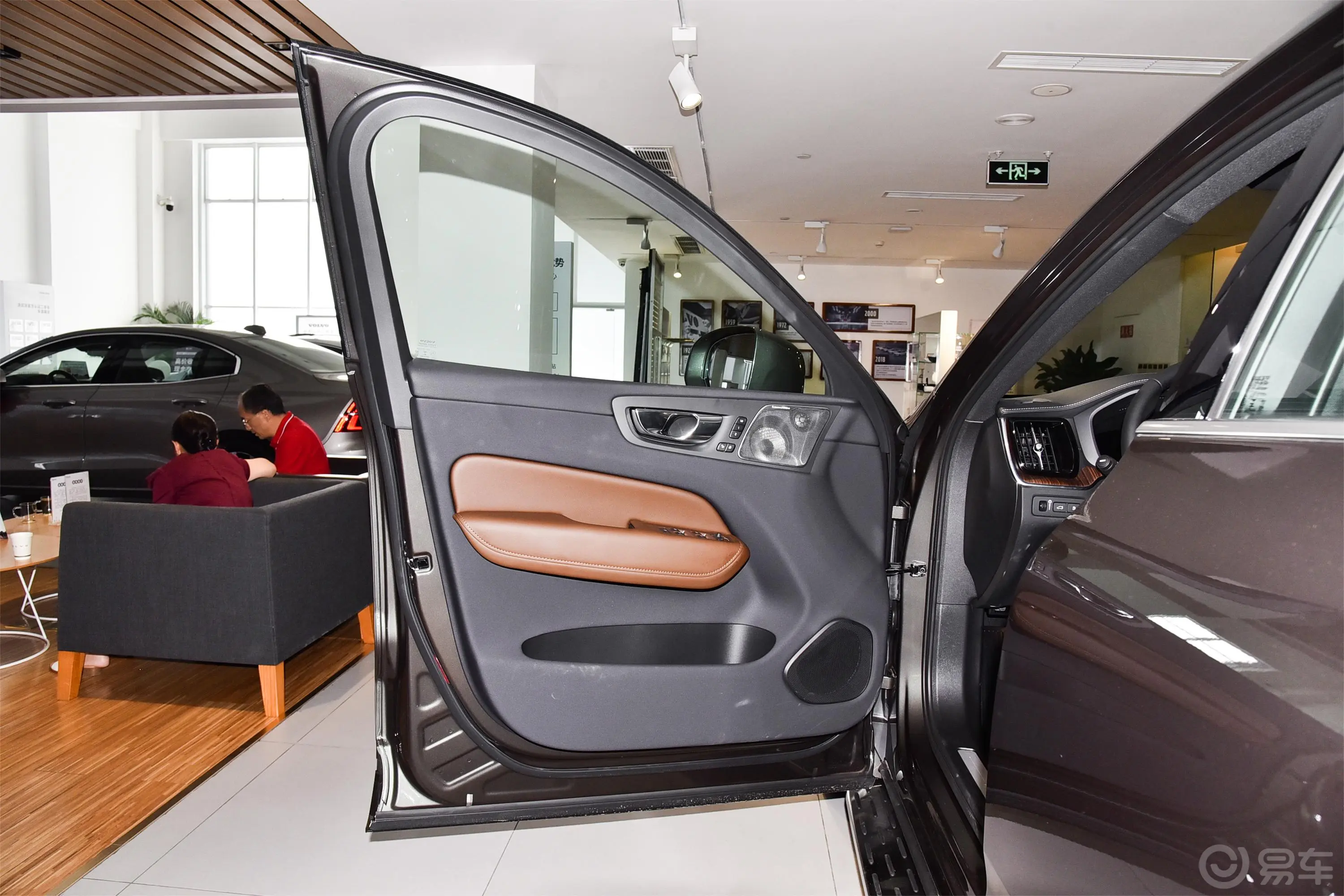 沃尔沃XC60新能源T8 智雅豪华版驾驶员侧前车门