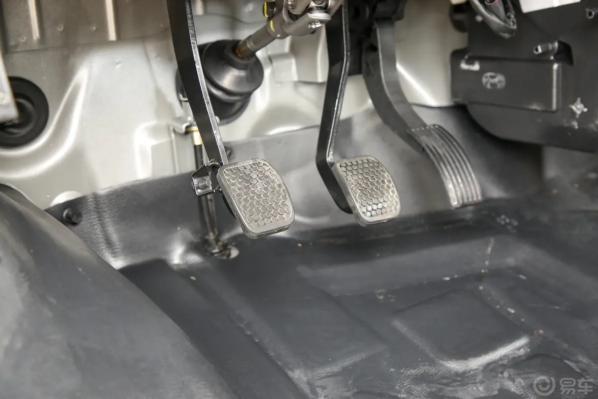 新豹T51.6L 标准型双排后双轮标准货箱脚踏板