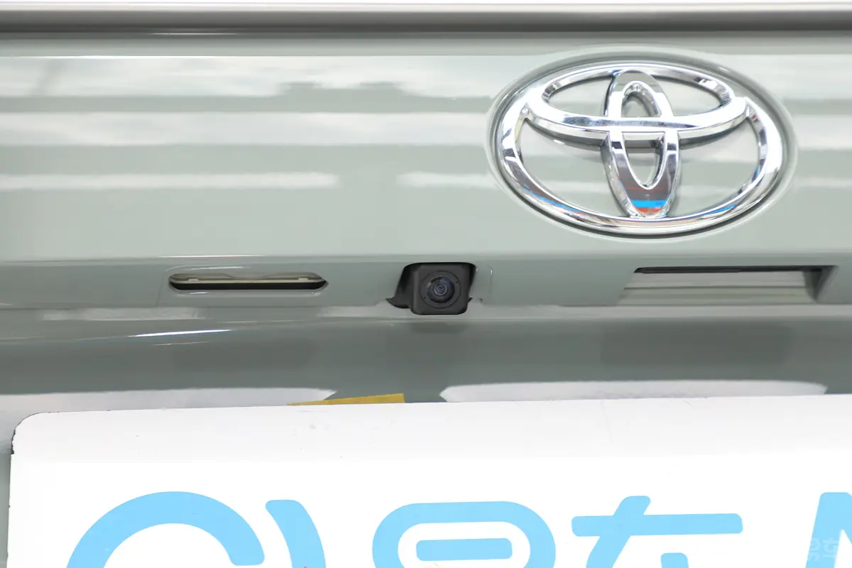 RAV4荣放2.0L CVT 两驱 尊贵版外观