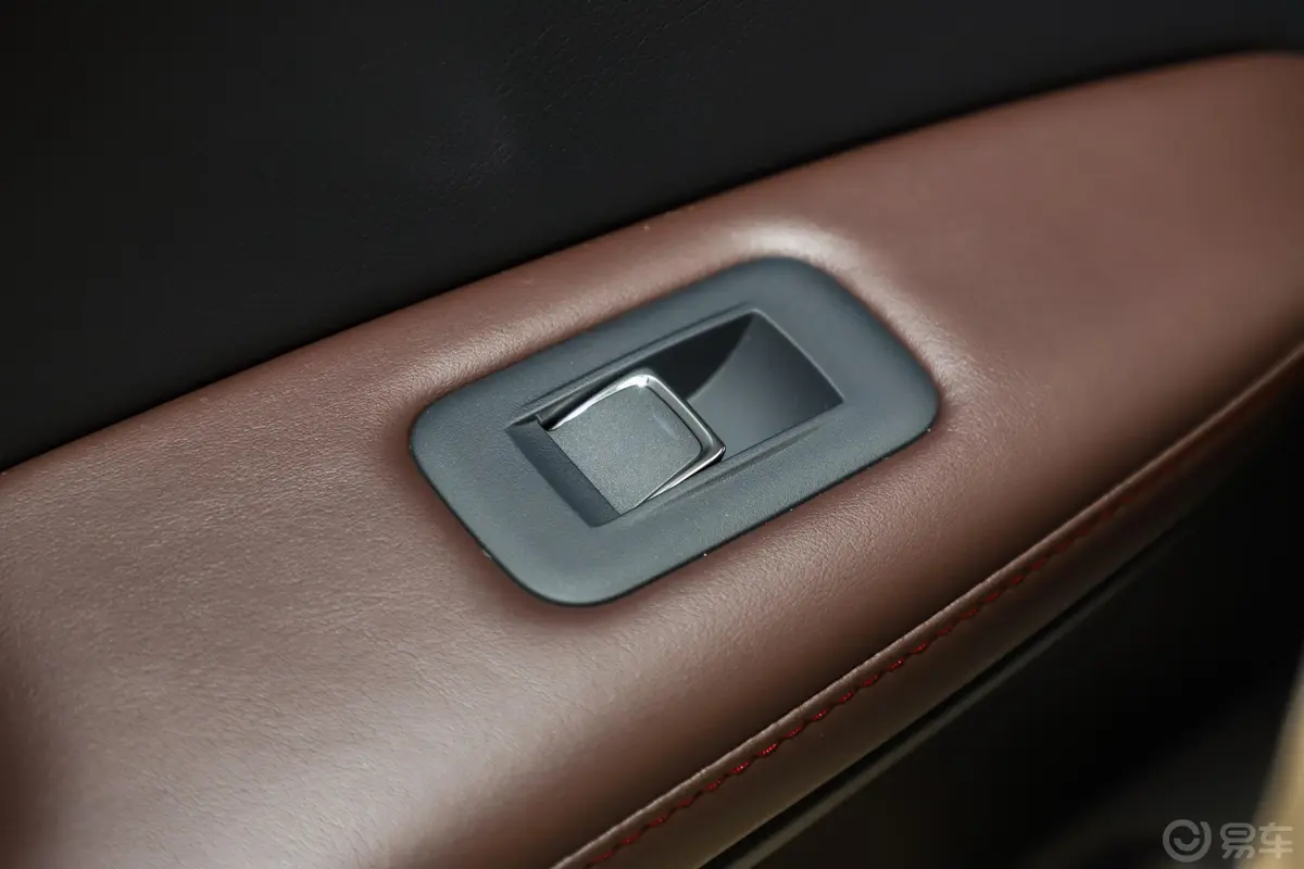 雷克萨斯RX改款 300 典雅版后车窗调节