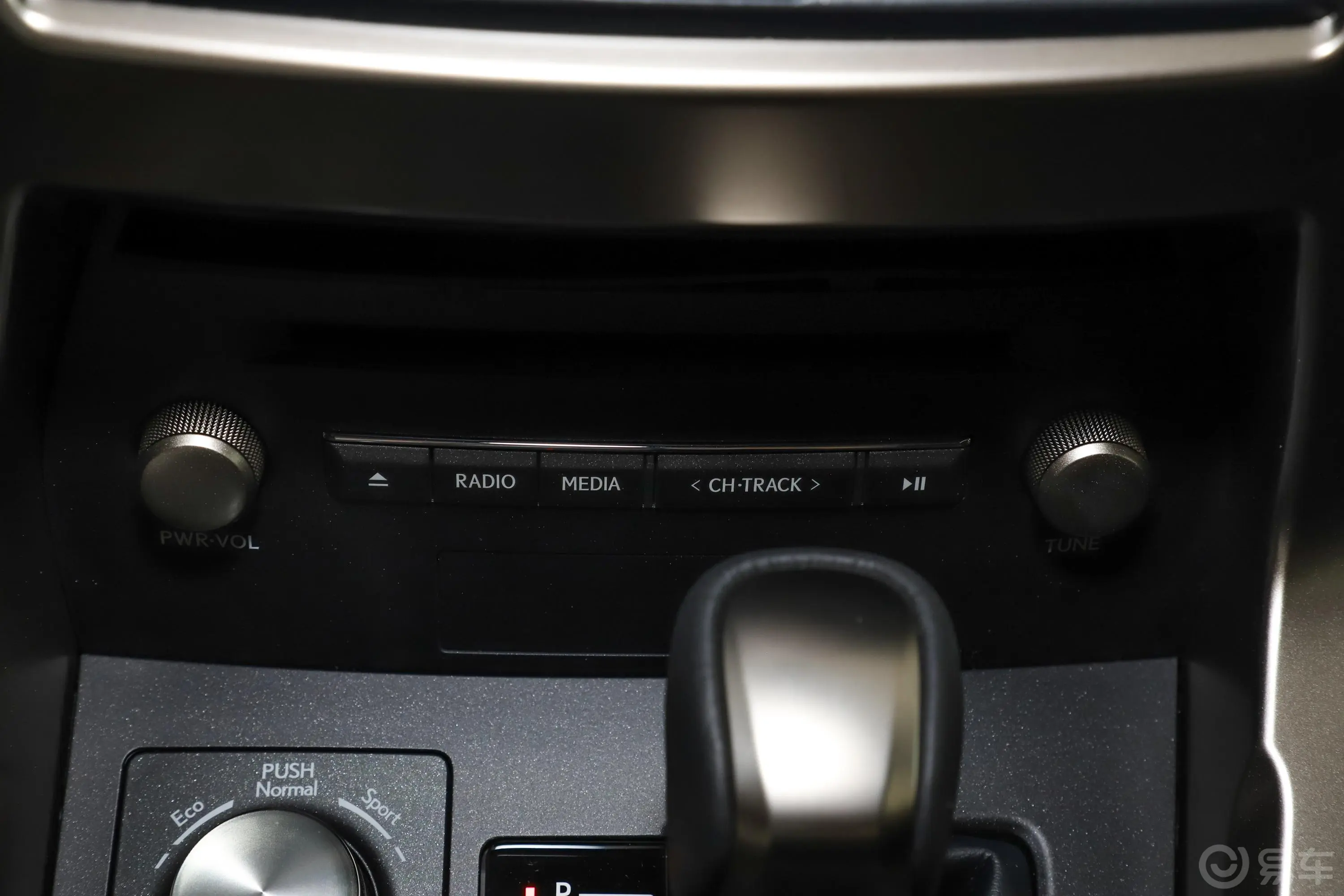 雷克萨斯NX300h 两驱 智·混动特别限量版 国VI空调
