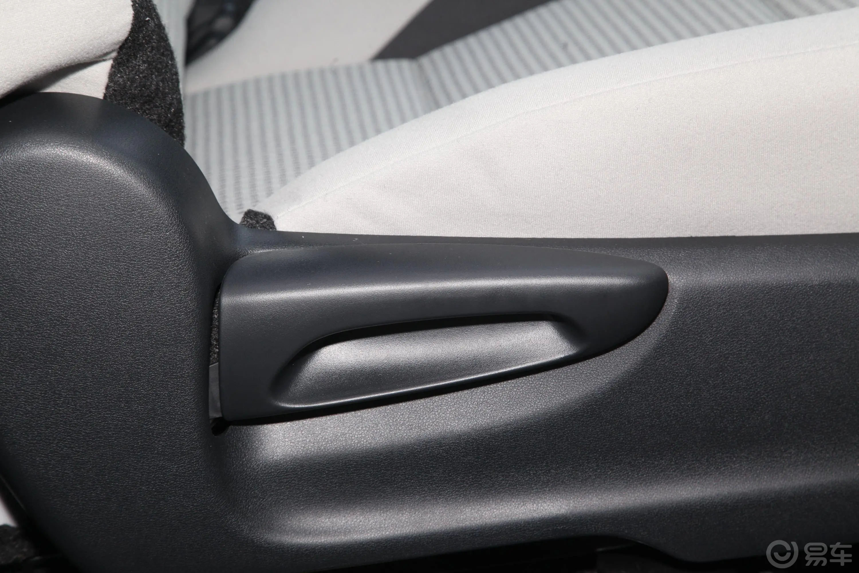 威驰1.5L CVT创行版副驾座椅调节
