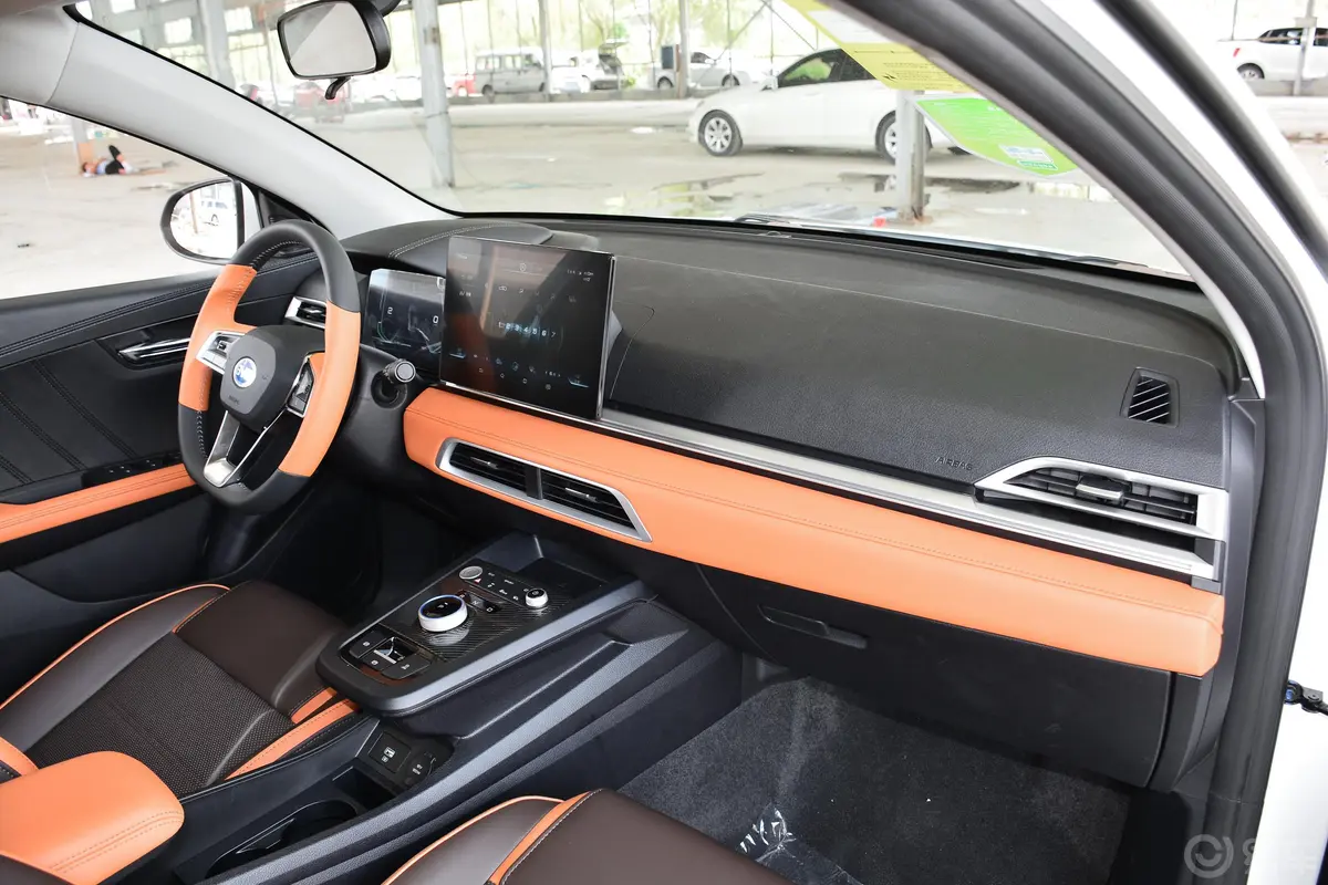 比亚迪e2升级版 标准续航版 舒适型内饰全景副驾驶员方向