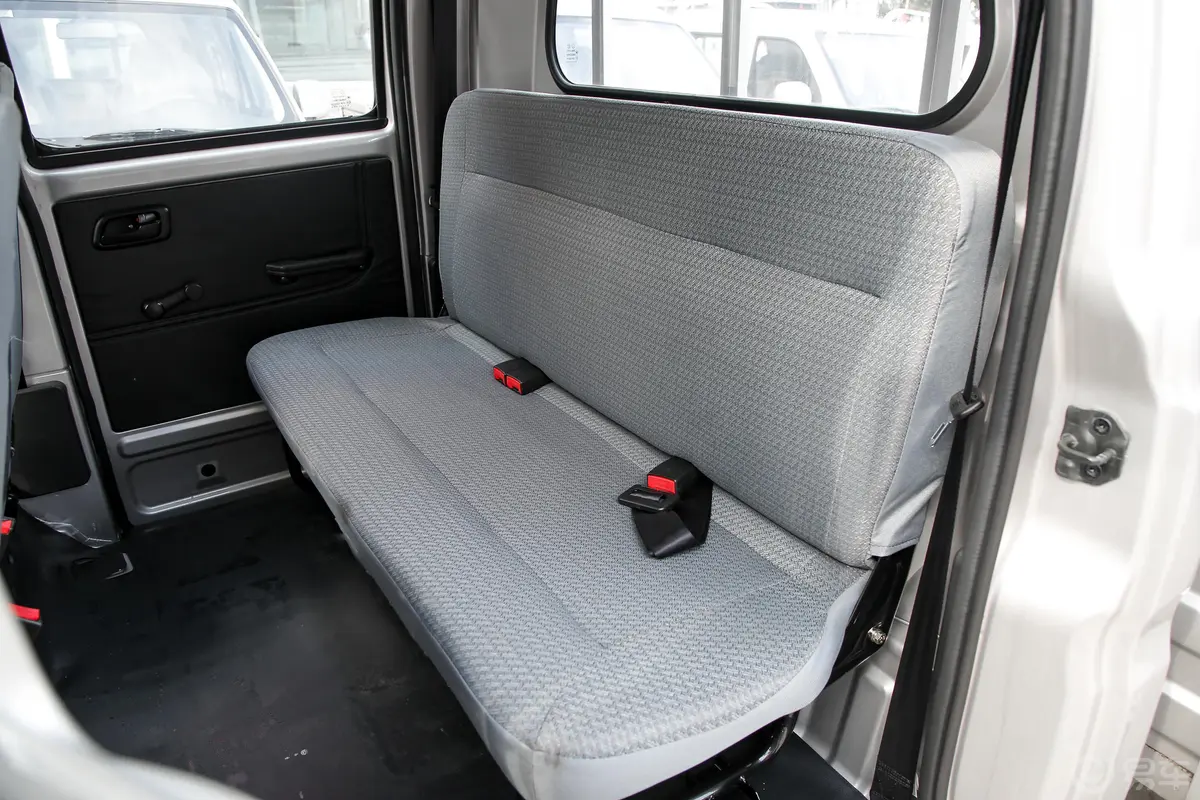 新豹T5载货汽车N1 1.6L 双排双后轮 标准版(5.48米长)SC1031NAS6E 汽油 国Ⅵ后排座椅