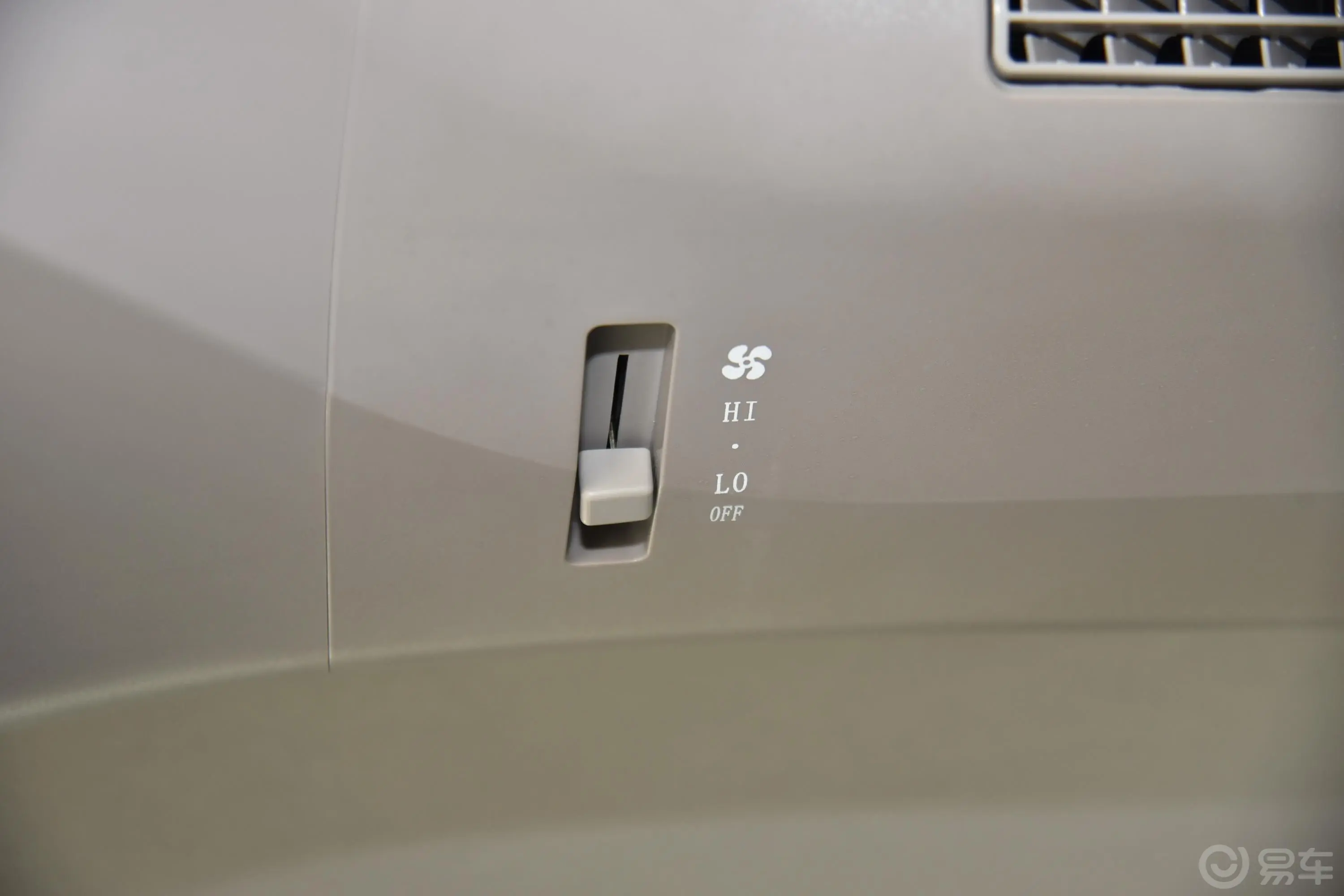 金杯小海狮X30客车 1.5L 手动 舒适中央空调版 5/6/7座 国VI空间