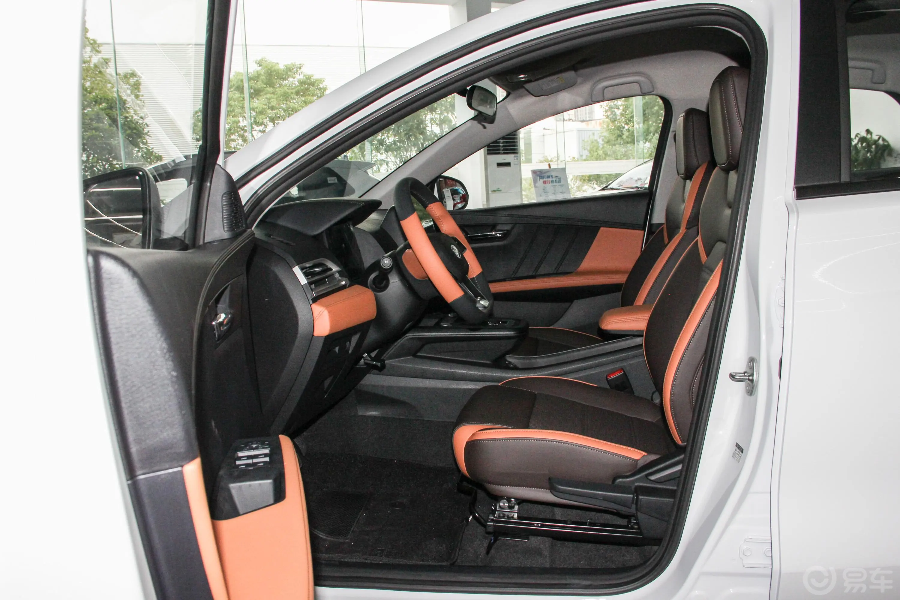 比亚迪e3升级版 高续航版 豪华型驾驶员座椅
