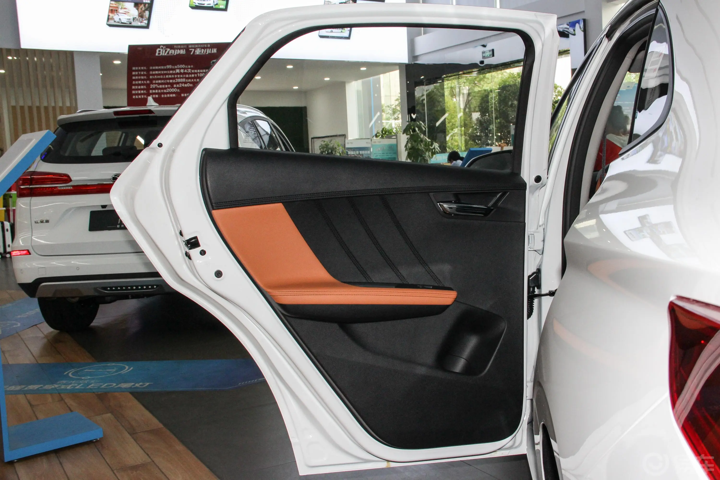 比亚迪e3升级版 高续航版 豪华型驾驶员侧后车门
