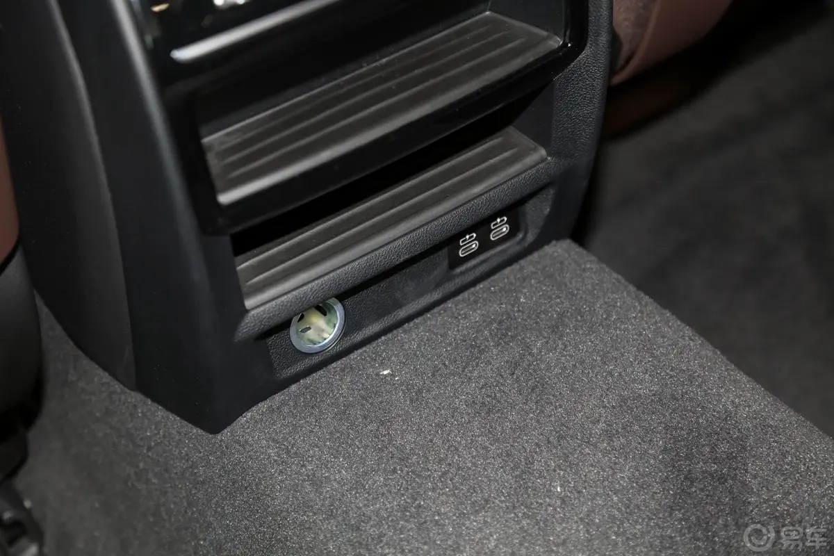 宝马5系 插电混动里程升级版 530Le 豪华套装空间