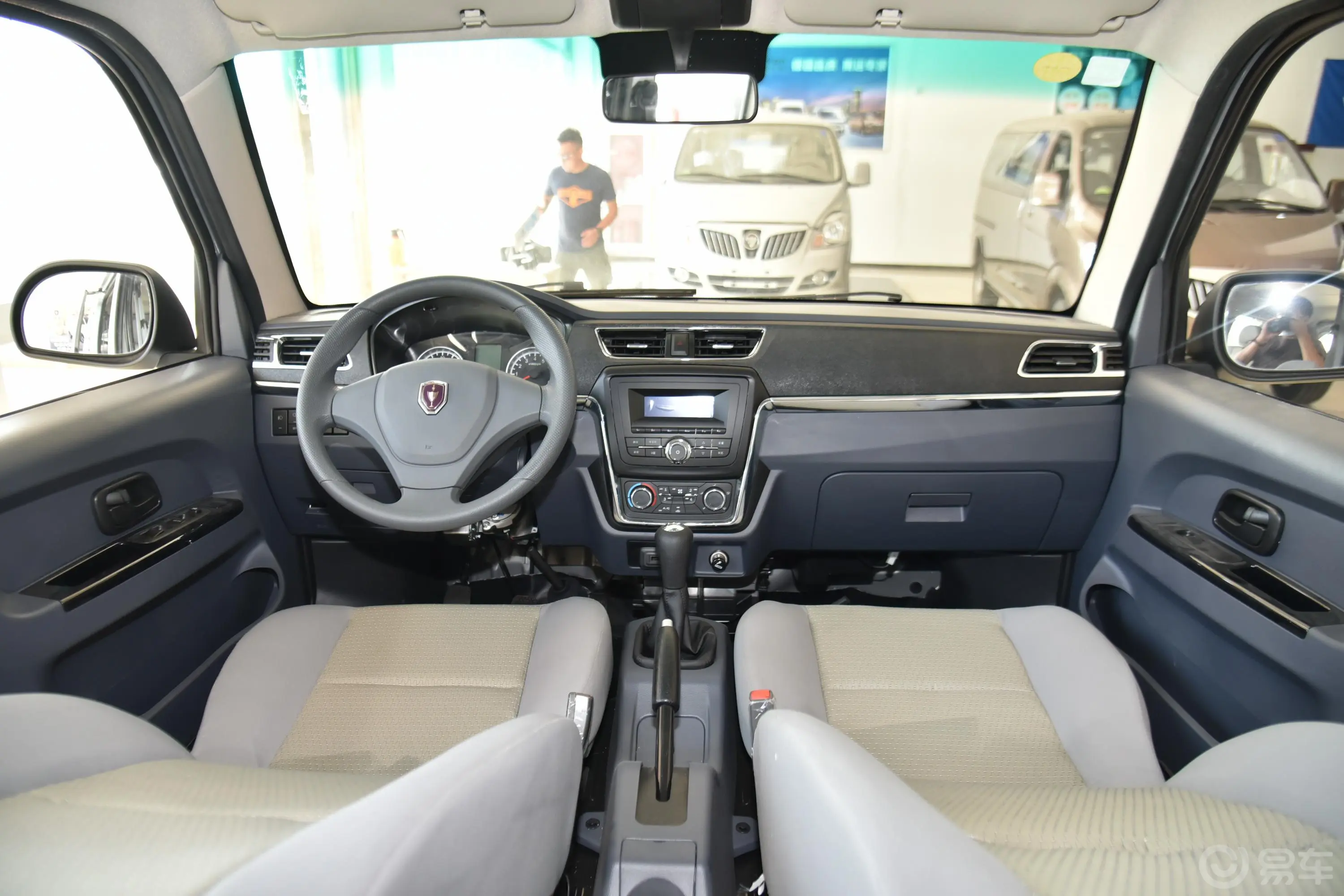金杯小海狮X30客车 1.5L 手动 舒适中央空调版 5/6/7座 国VI车窗调节整体