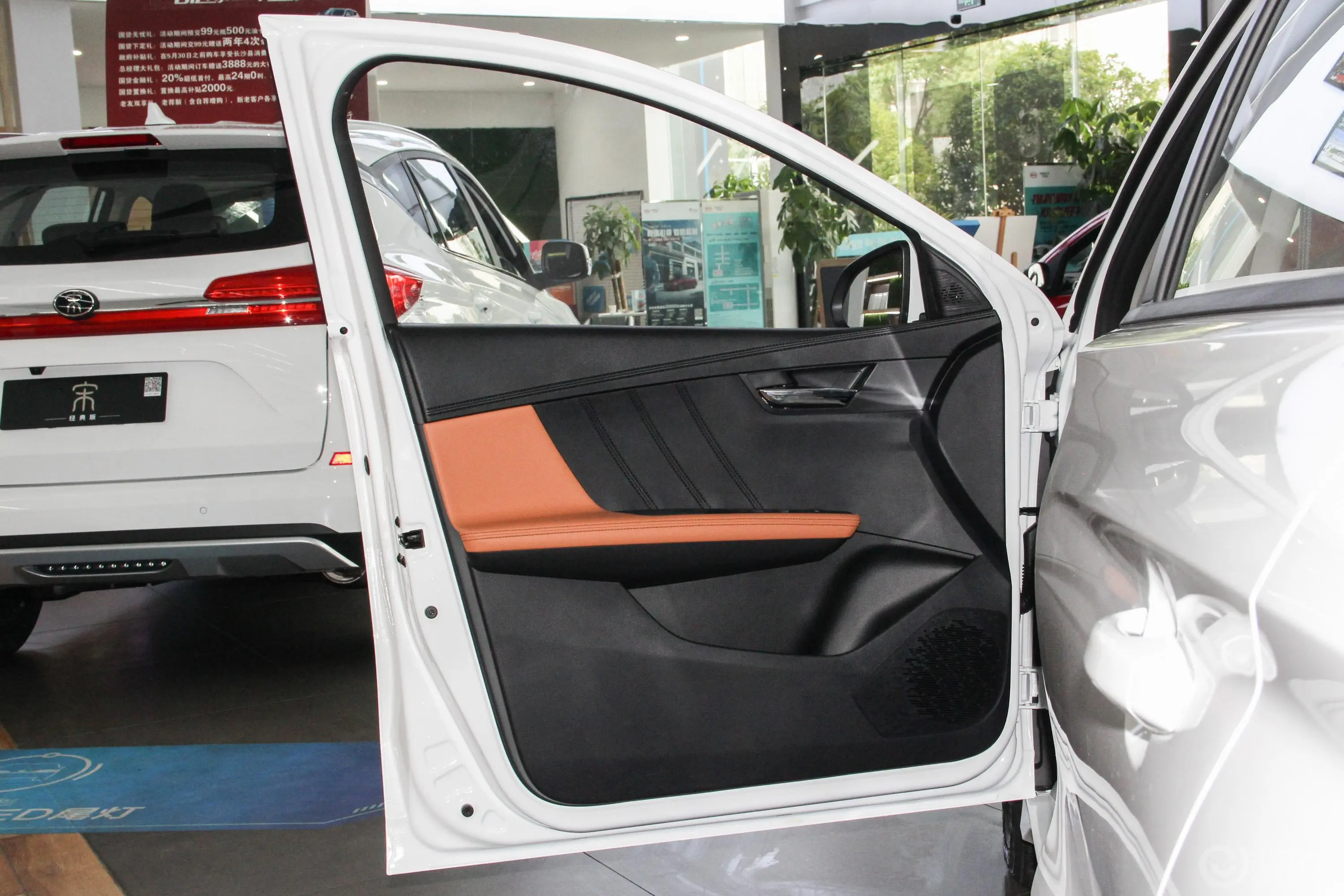 比亚迪e3升级版 高续航版 豪华型驾驶员侧前车门