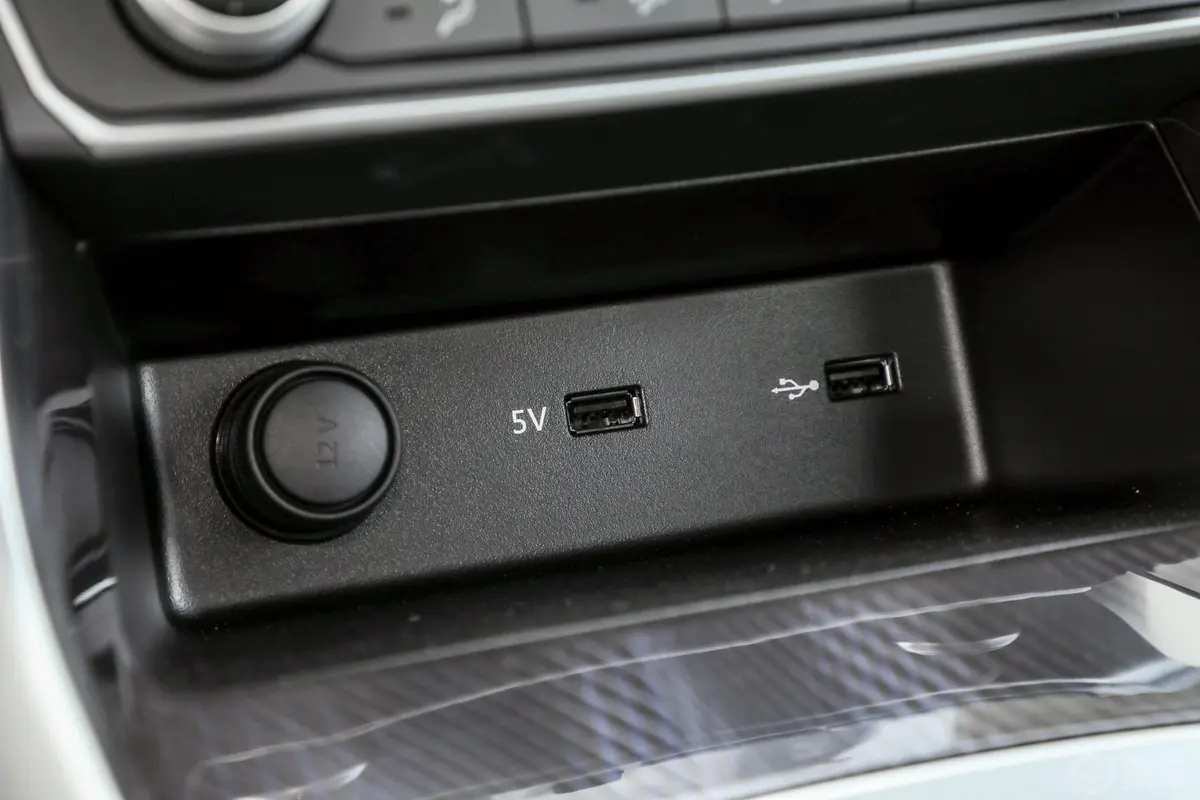 大通G501.3T 手动 精英版 7座 国VI内饰