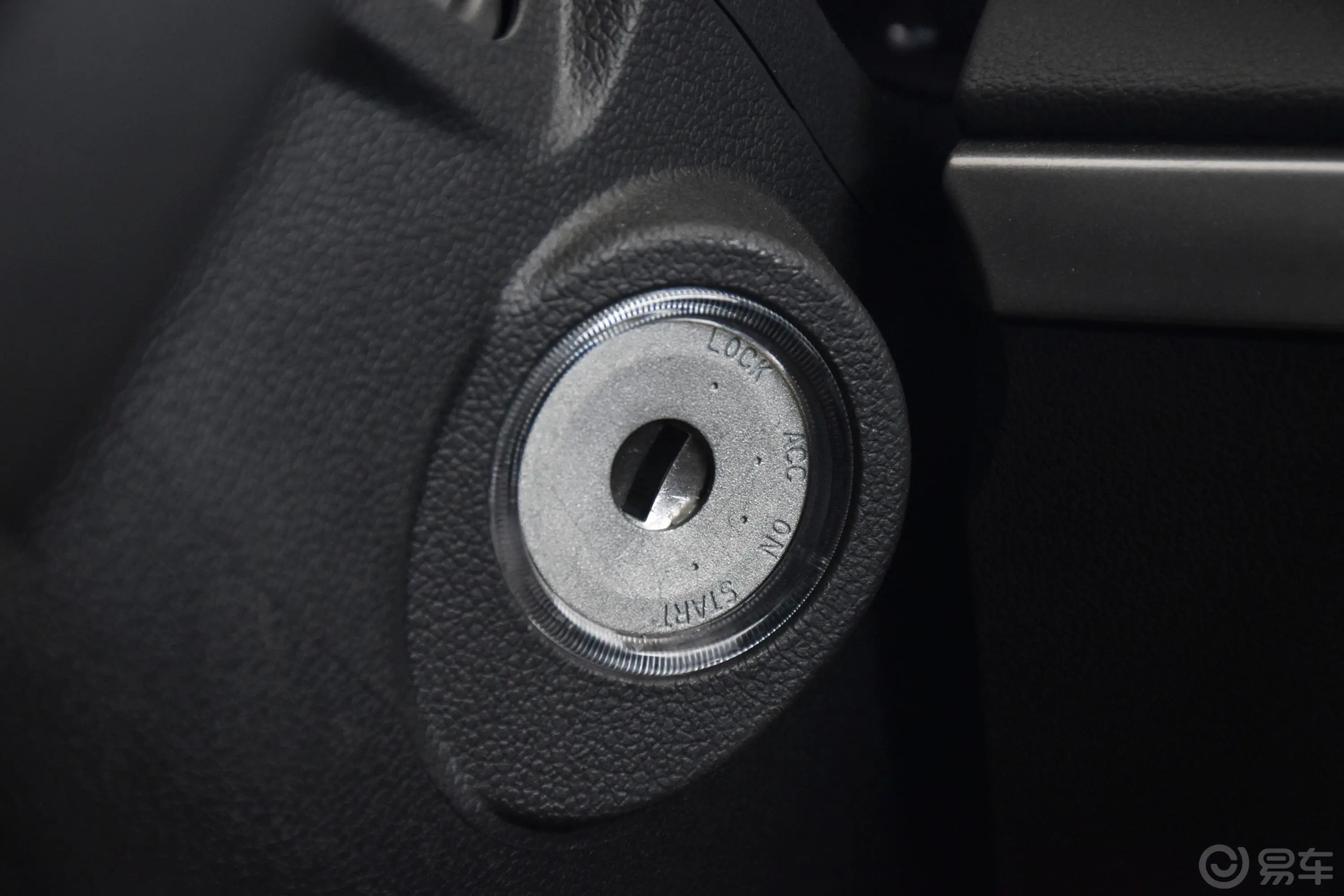 黄海·威龙2.5T 手自一体 两驱 运动版 柴油 国V钥匙孔或一键启动按键