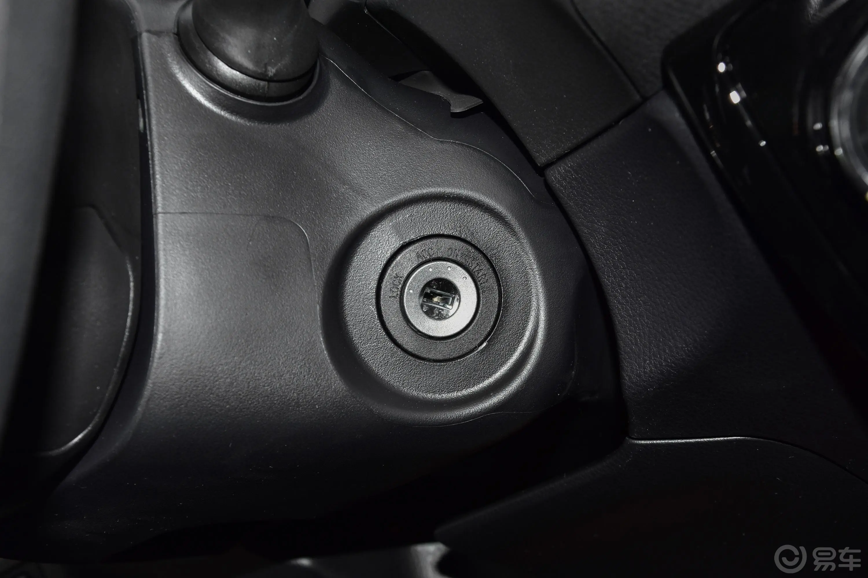 威驰1.5L CVT创行版钥匙孔或一键启动按键