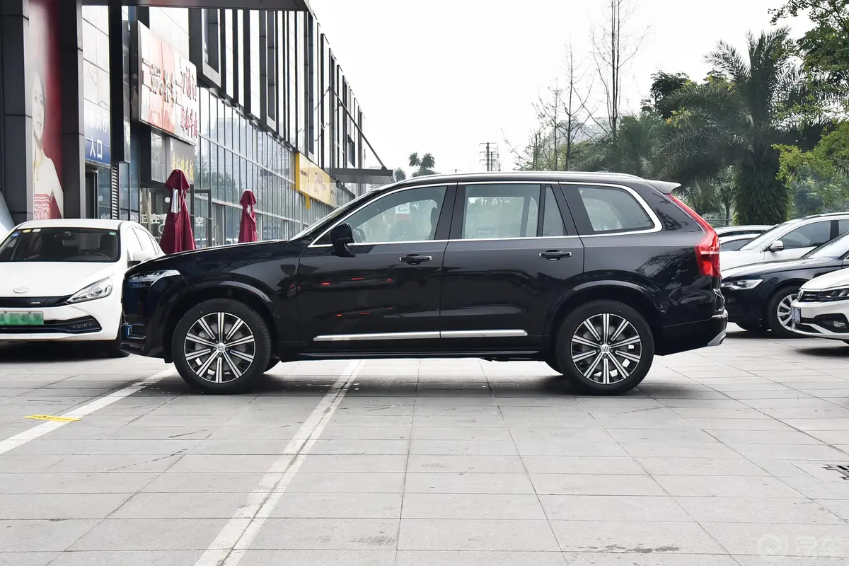 沃尔沃XC90B5 智行豪华版 7座正侧车头向左水平