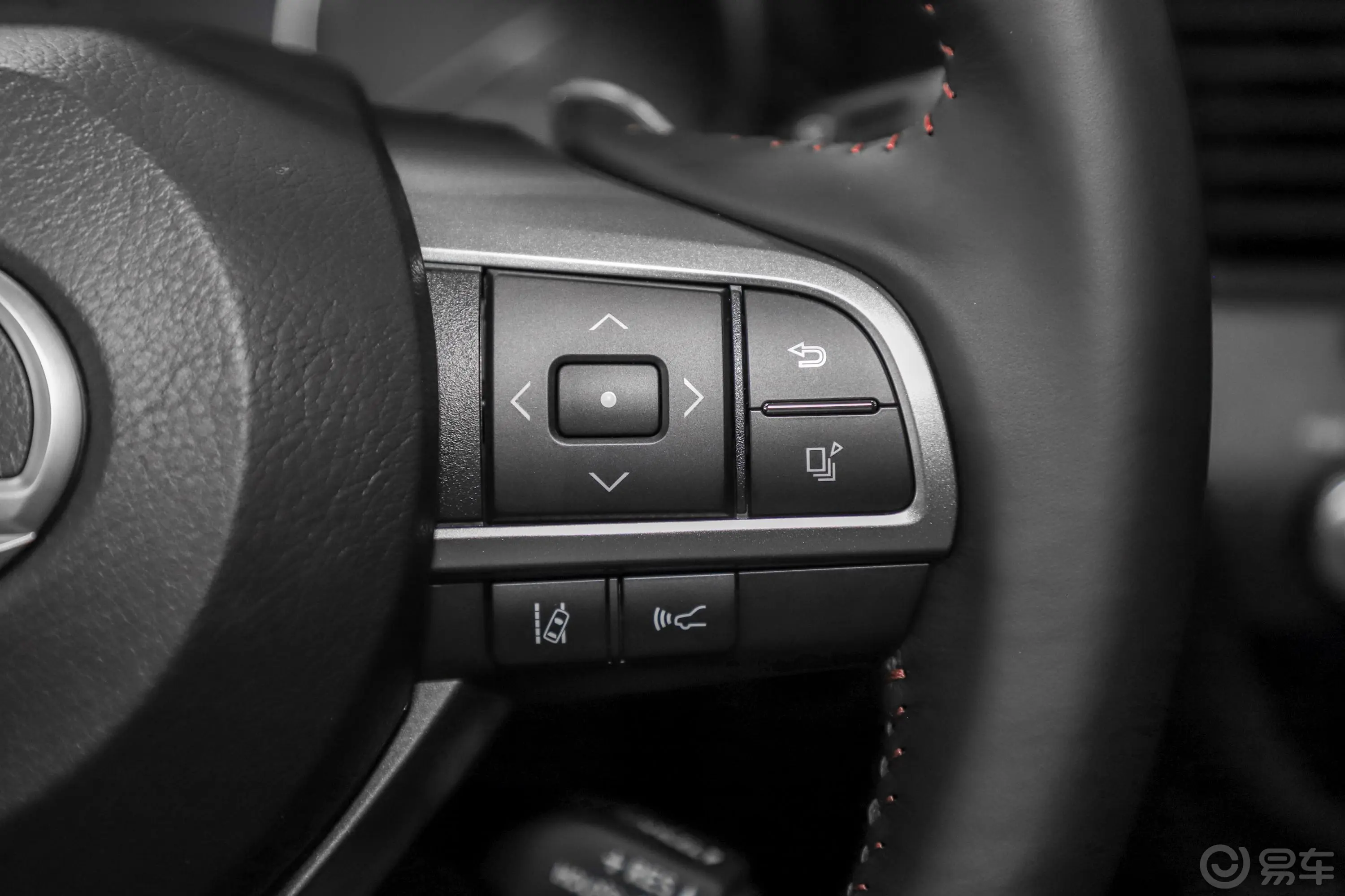 雷克萨斯RX改款 450h 豪华版右侧方向盘功能按键