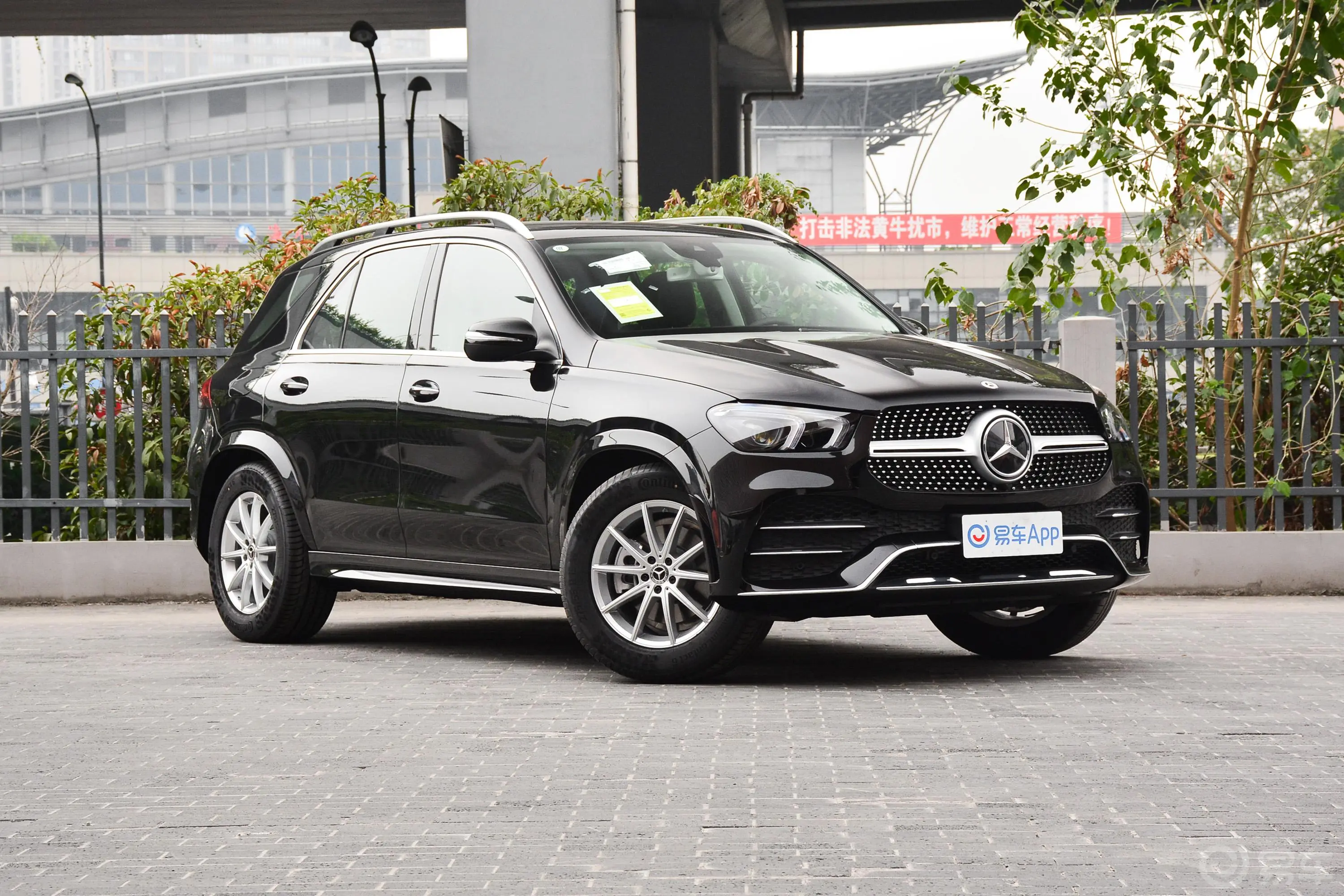 奔驰GLE改款二 GLE 350 4MATIC 时尚型车辆信息铭牌