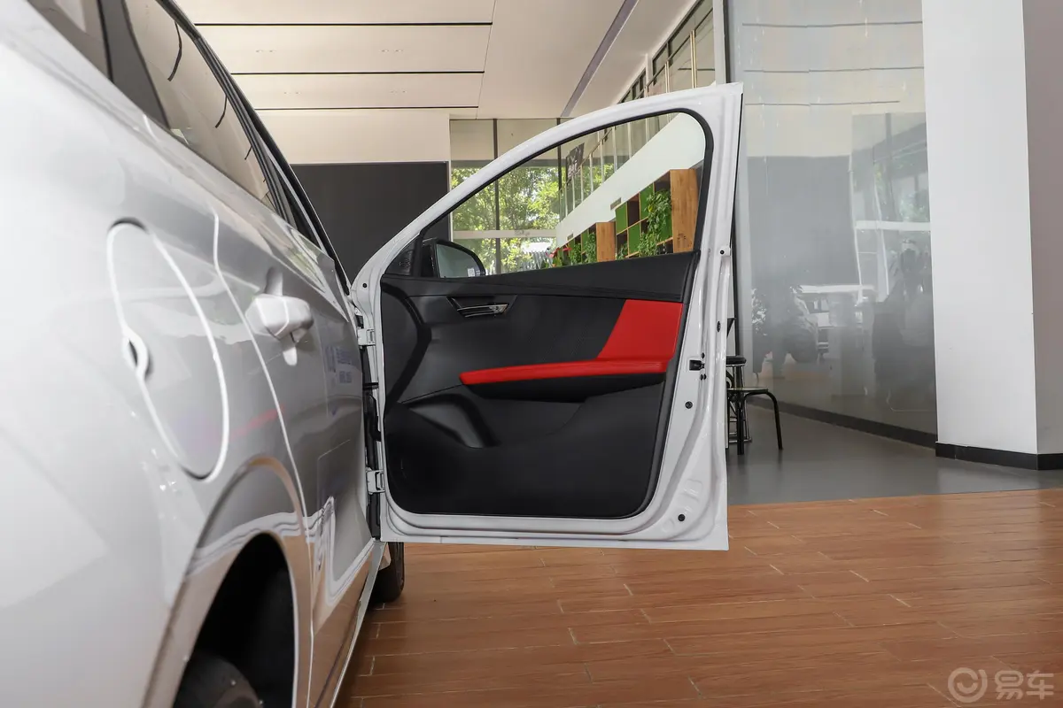 比亚迪e3高续航版 创·尊贵型副驾驶员车门