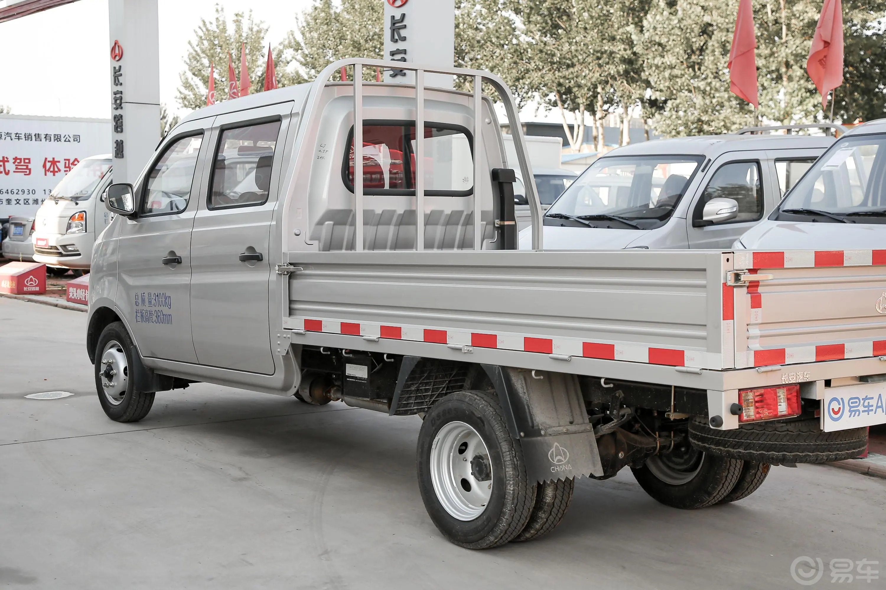 跨越王X1载货汽车N1 1.2L 双排双后轮 舒适版（5.45米） SC1021XAS68 汽油 国VI外观