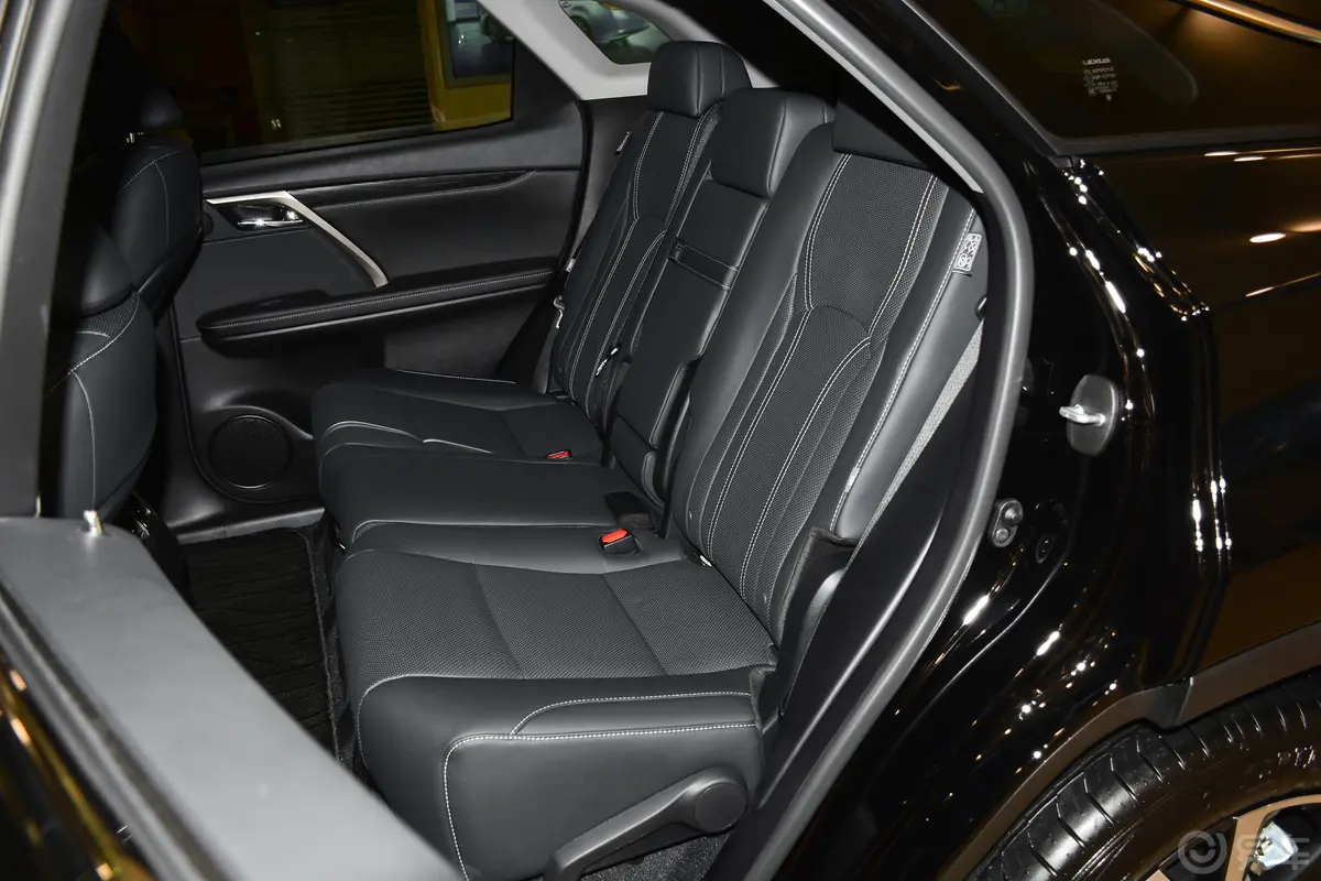 雷克萨斯RX改款 450h 典雅版后排座椅