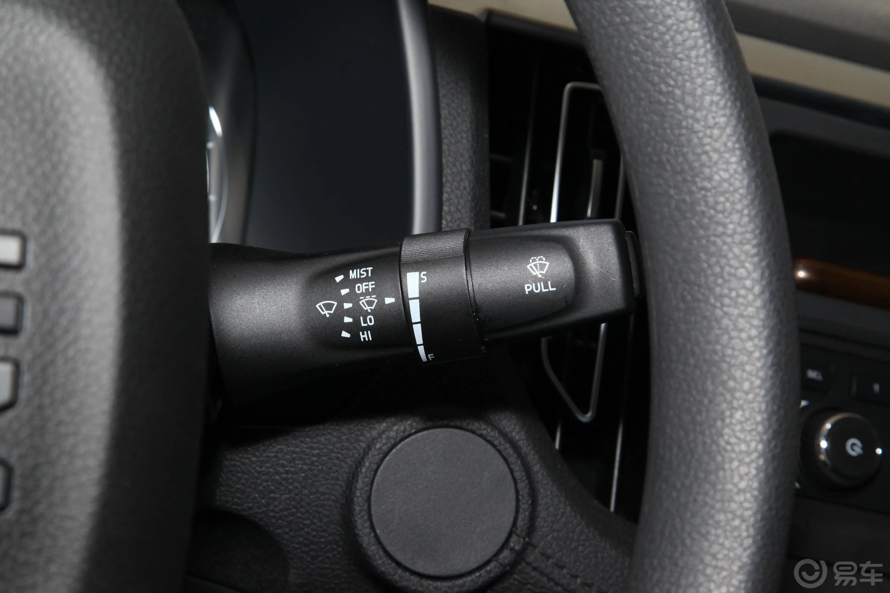 瑞迈2.4T 手动 两驱 长轴舒适版 汽油内饰