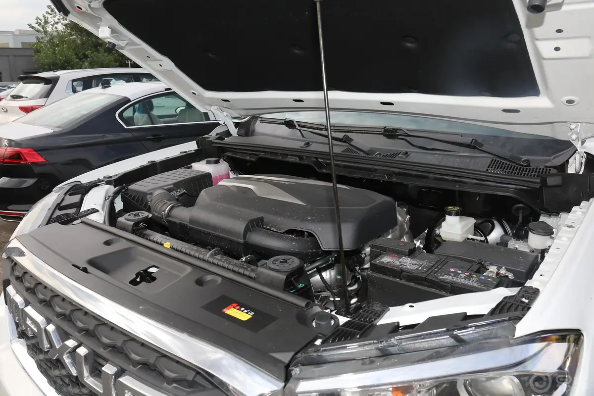 大通T702.0T 自动两驱标箱高底盘舒享版 汽油动力底盘