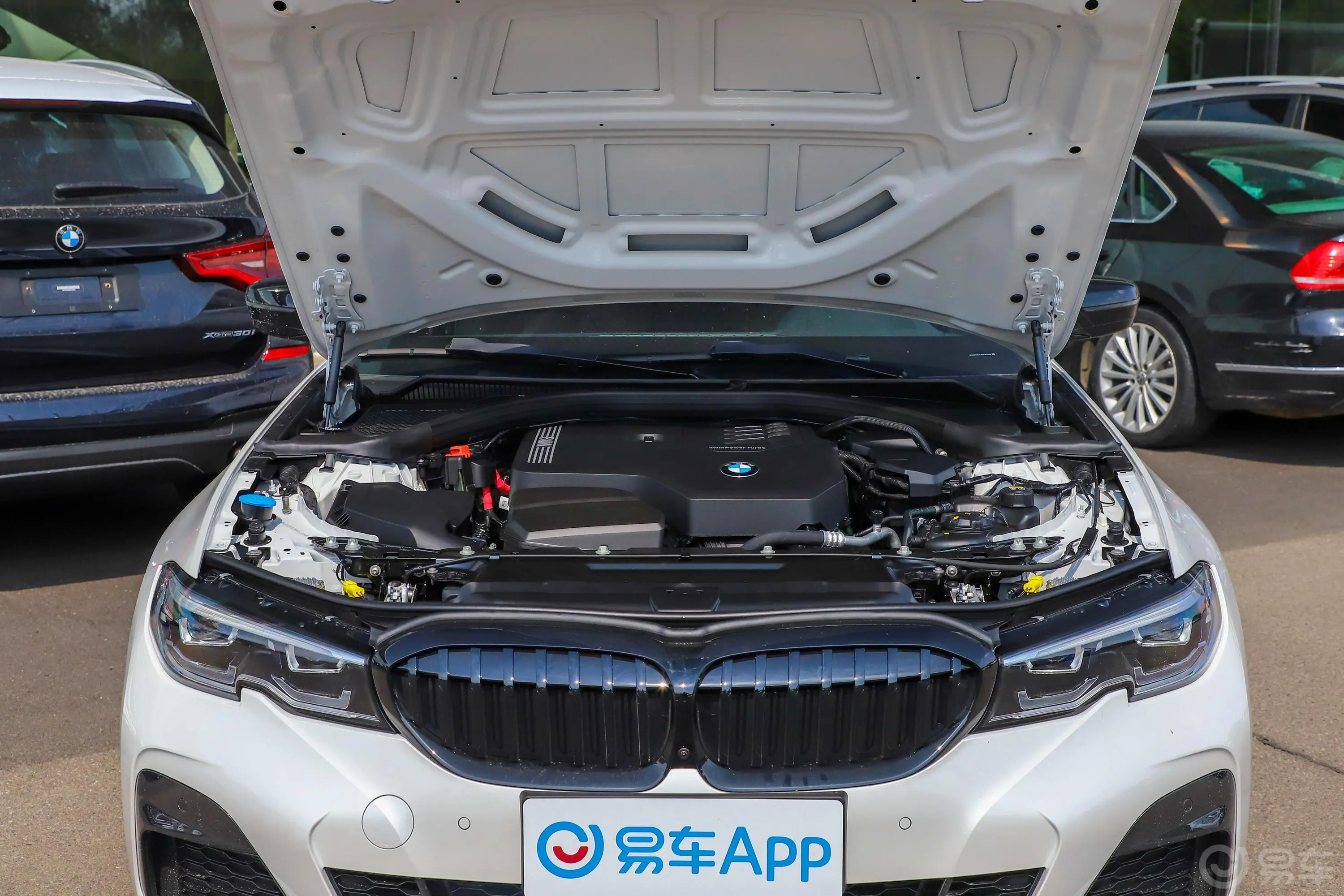 宝马3系330Li xDrive M运动曜夜套装发动机舱整体