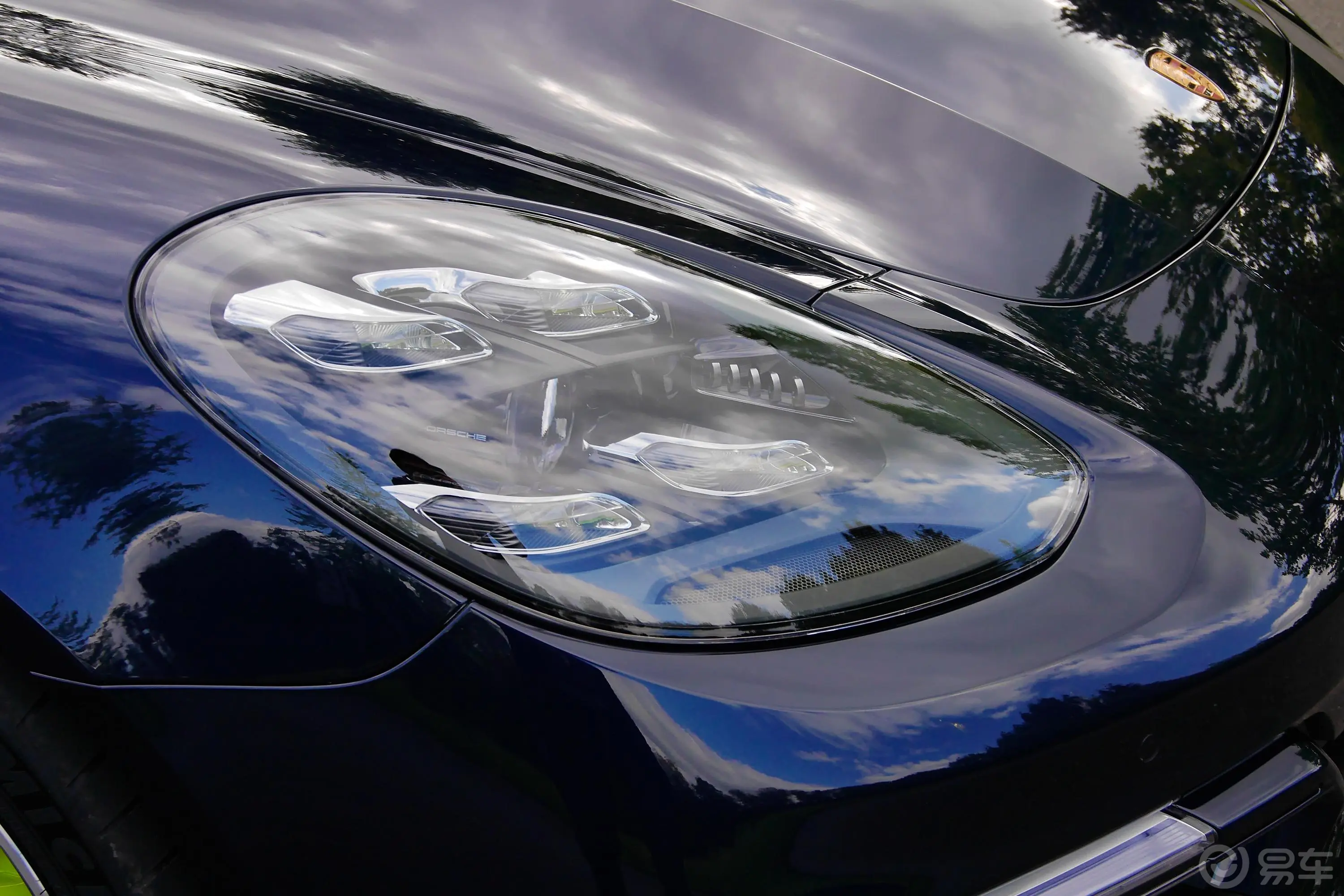 Panamera E-HybridPanamera 4S E-hybrid Sport Turismo 2.9T大灯侧45度俯拍