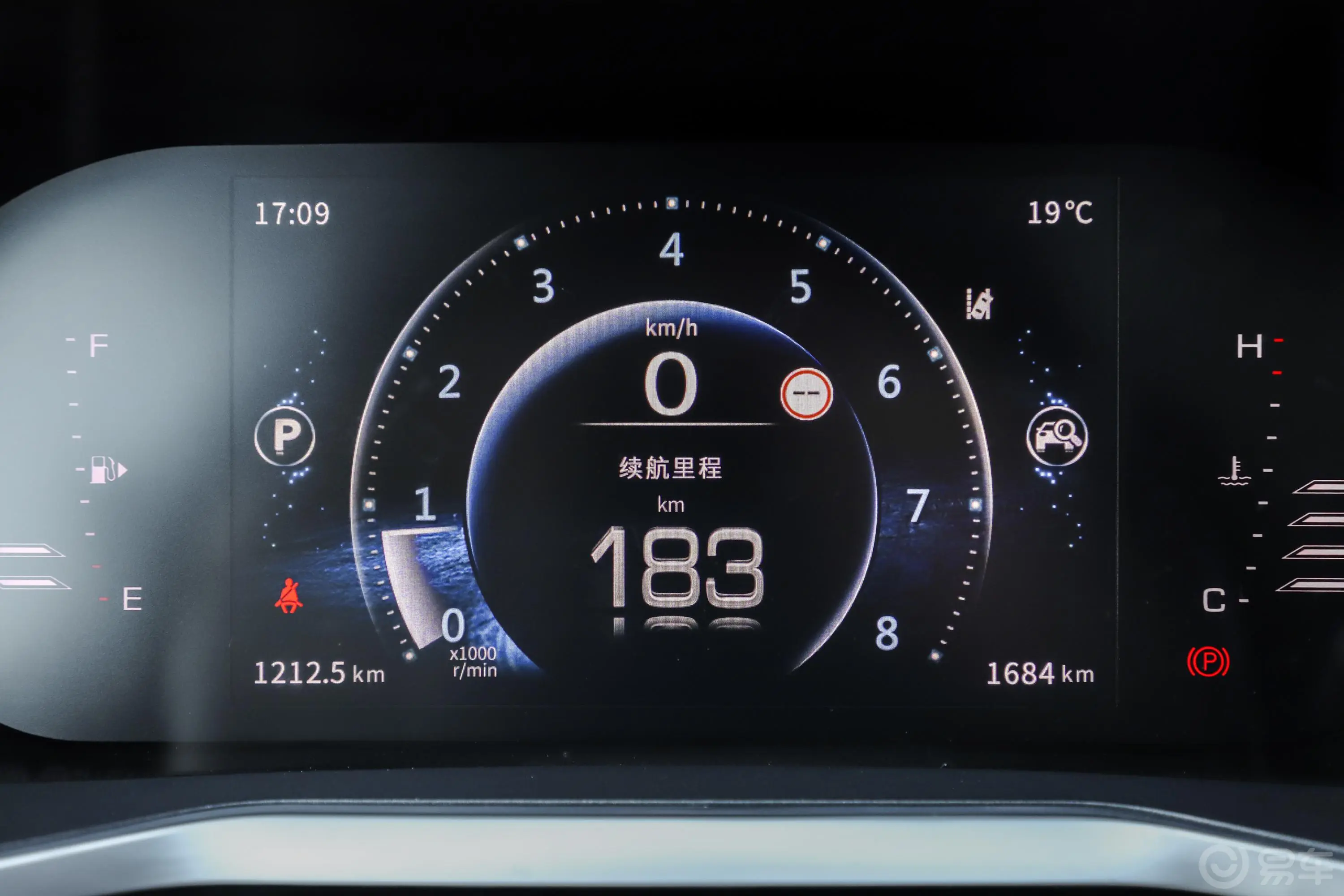 风行T5L改款 1.5T 手自一体 旗舰型 7座内饰